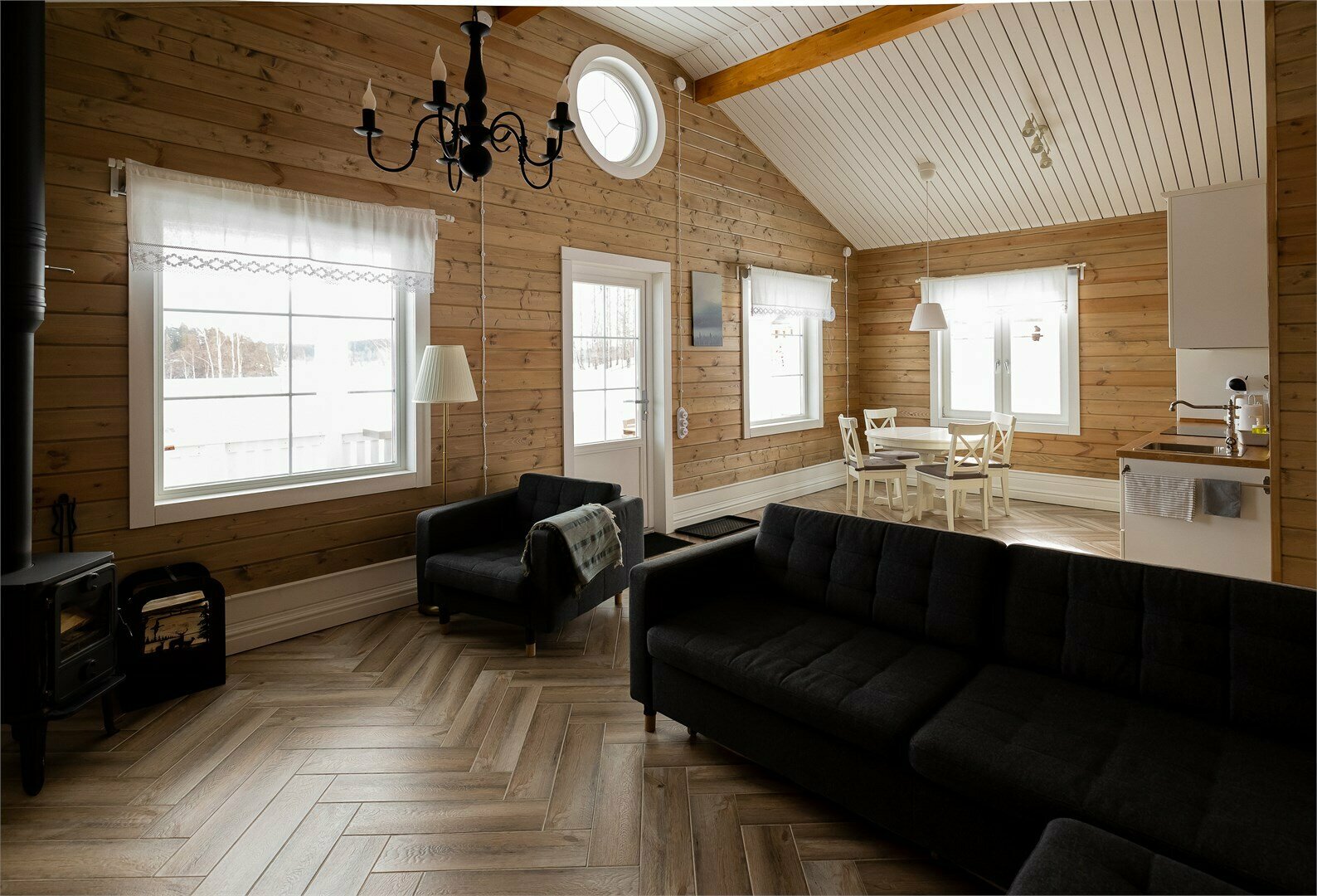 Скандинавский дом с сауной и видом на озеро