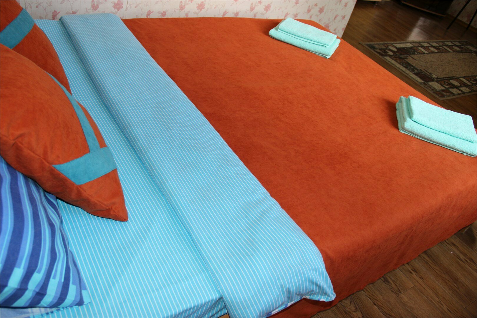 Улучшенный стандарт с одной двуспальной кроватью (о/3)