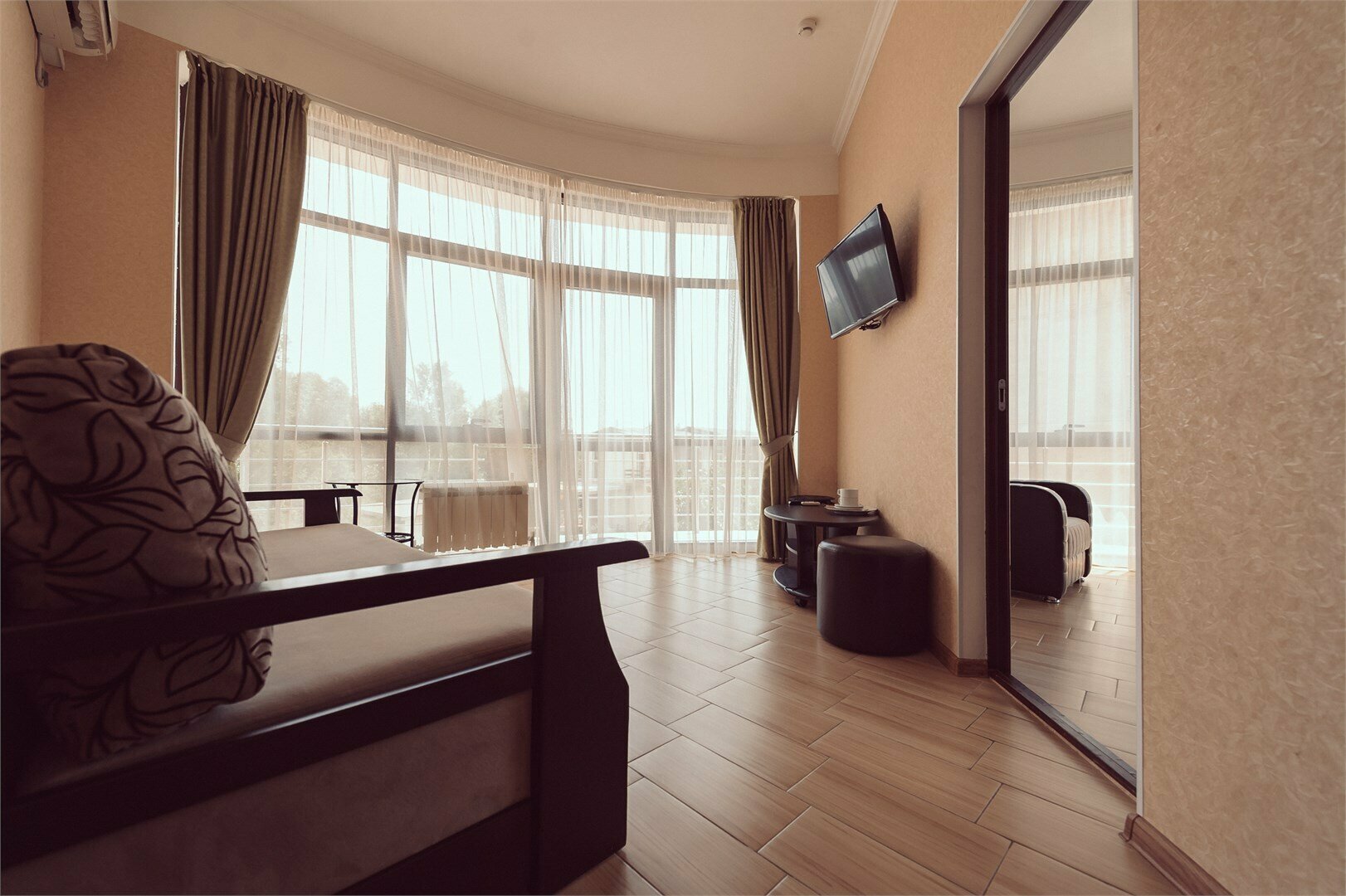 Люкс двухкомнатный с балконом