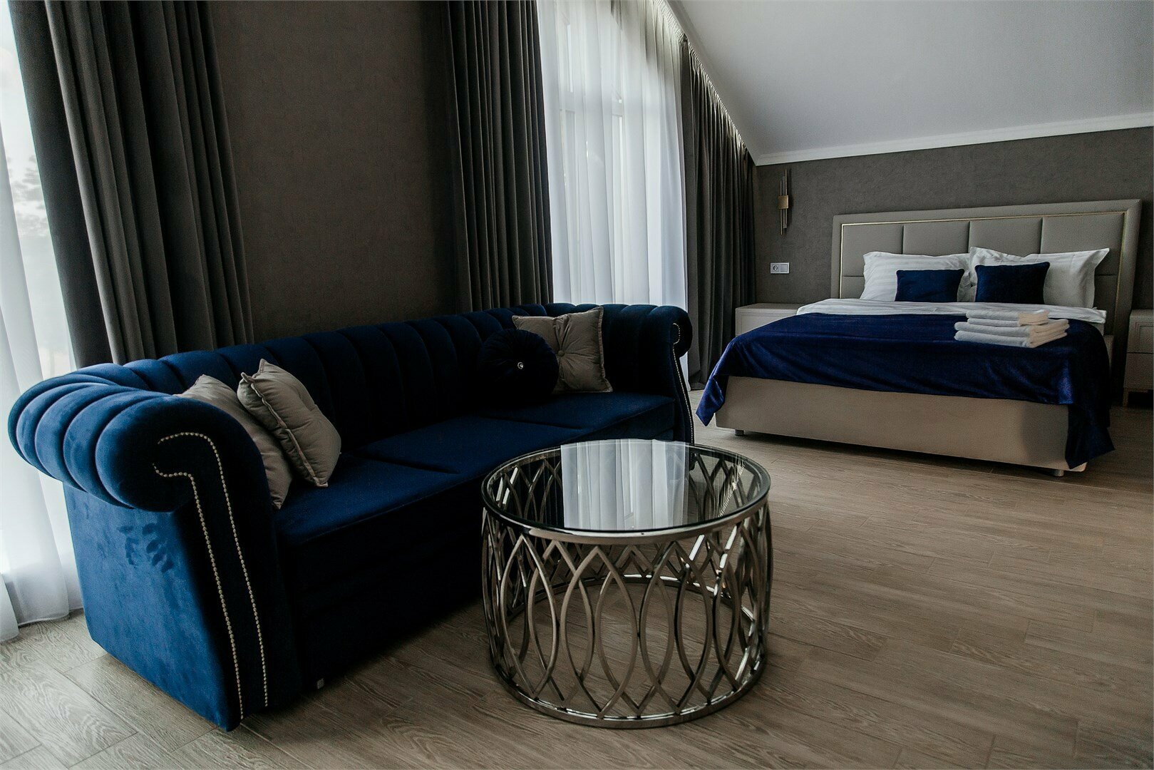 Люкс 2 с видом на озеро и балконом