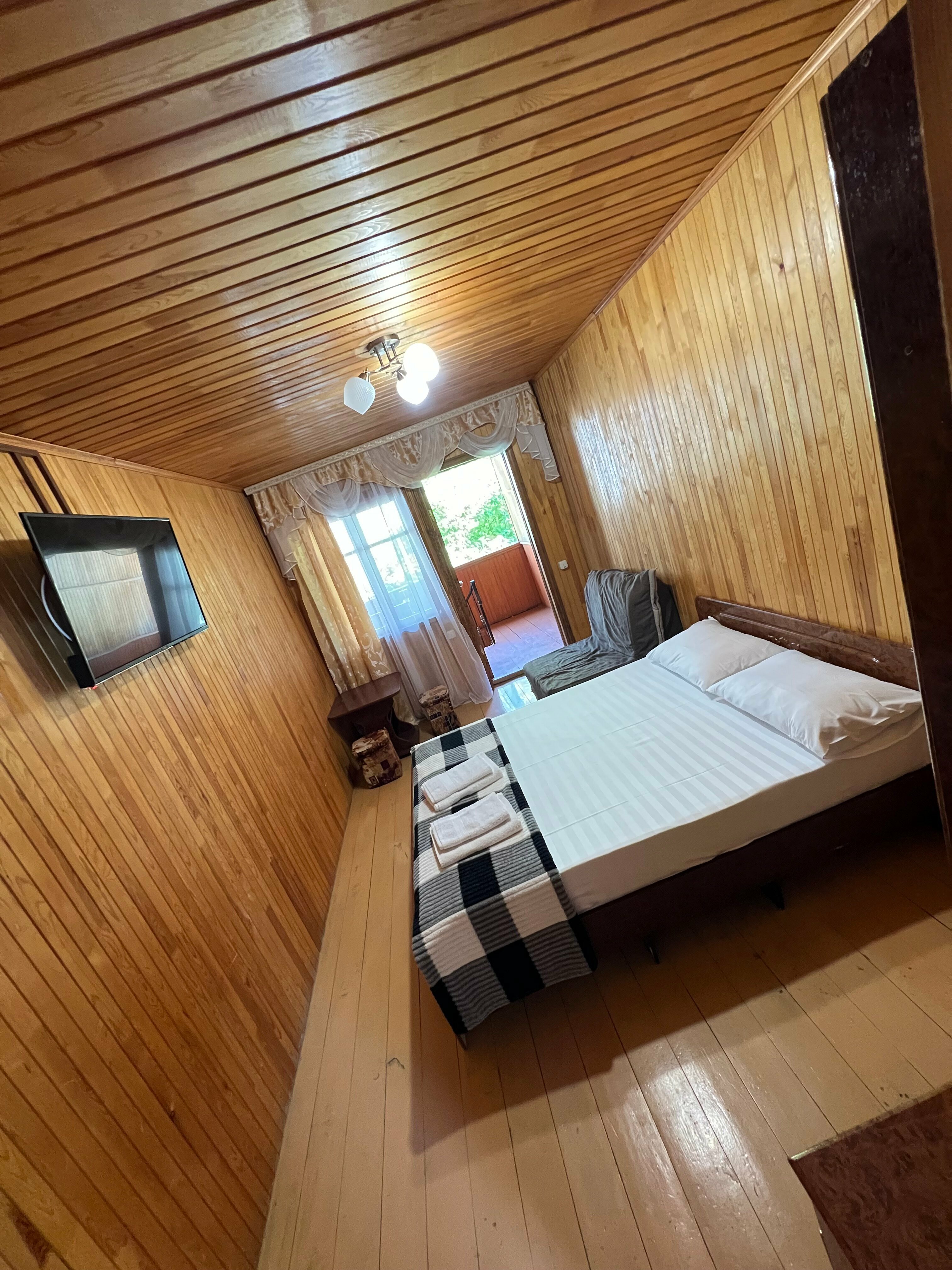 Трехместный номер «Комфорт» с душем