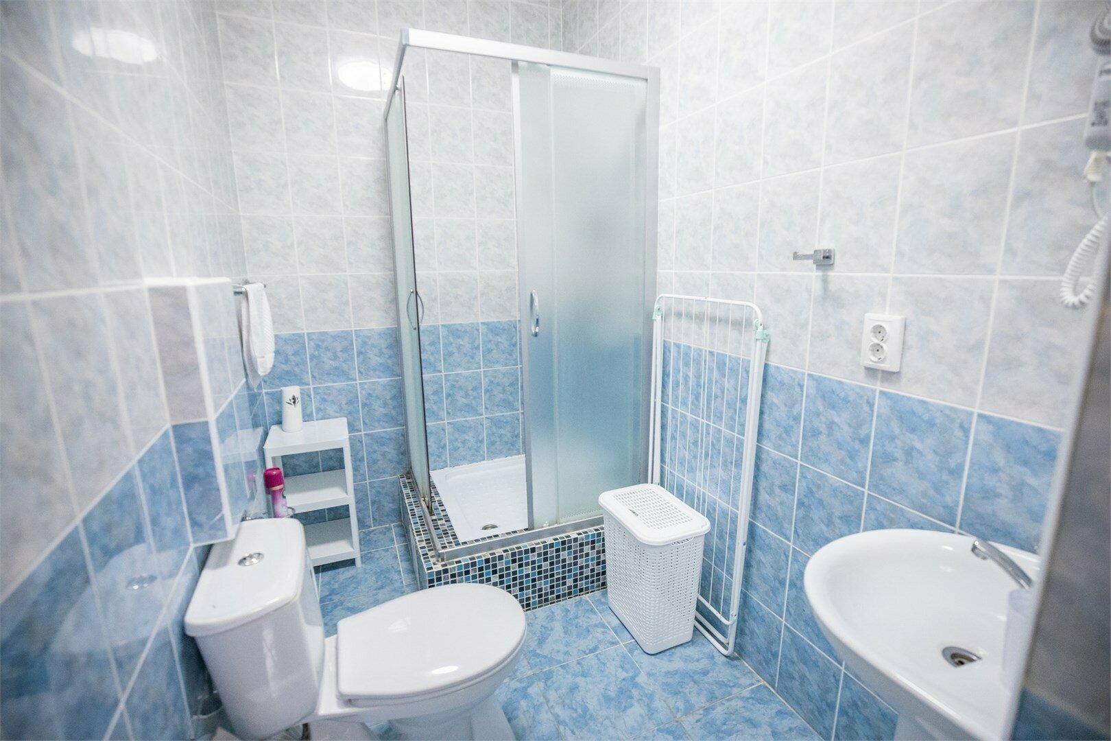 №6 Улучшенный двухместный номер (1 большая кровать или 2 односпальные кровати)