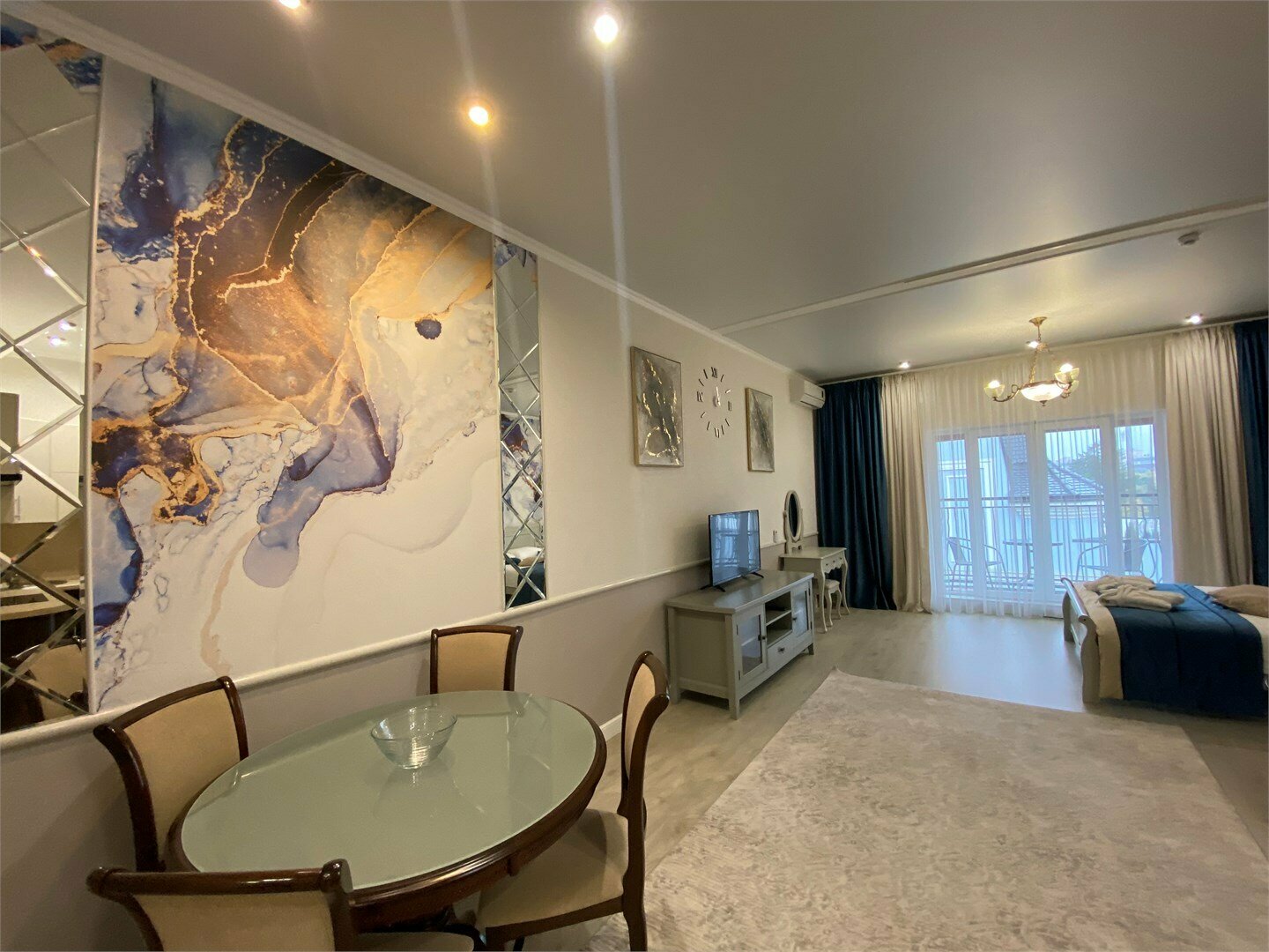 Апартаменты-студио с балконом для четверых