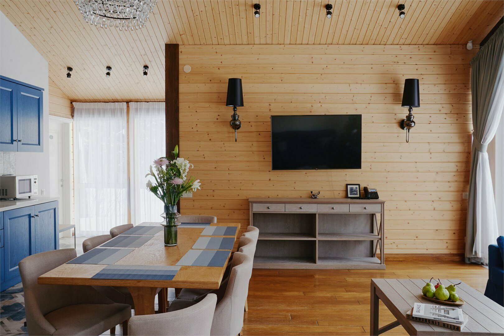 Коттедж №5 с камином, библиотекой, сауной и 3 спальнями