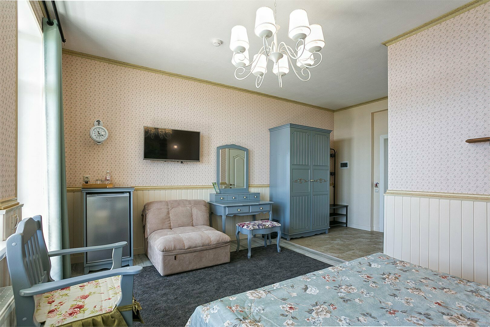 Улучшенный трехместный номер с видом на море