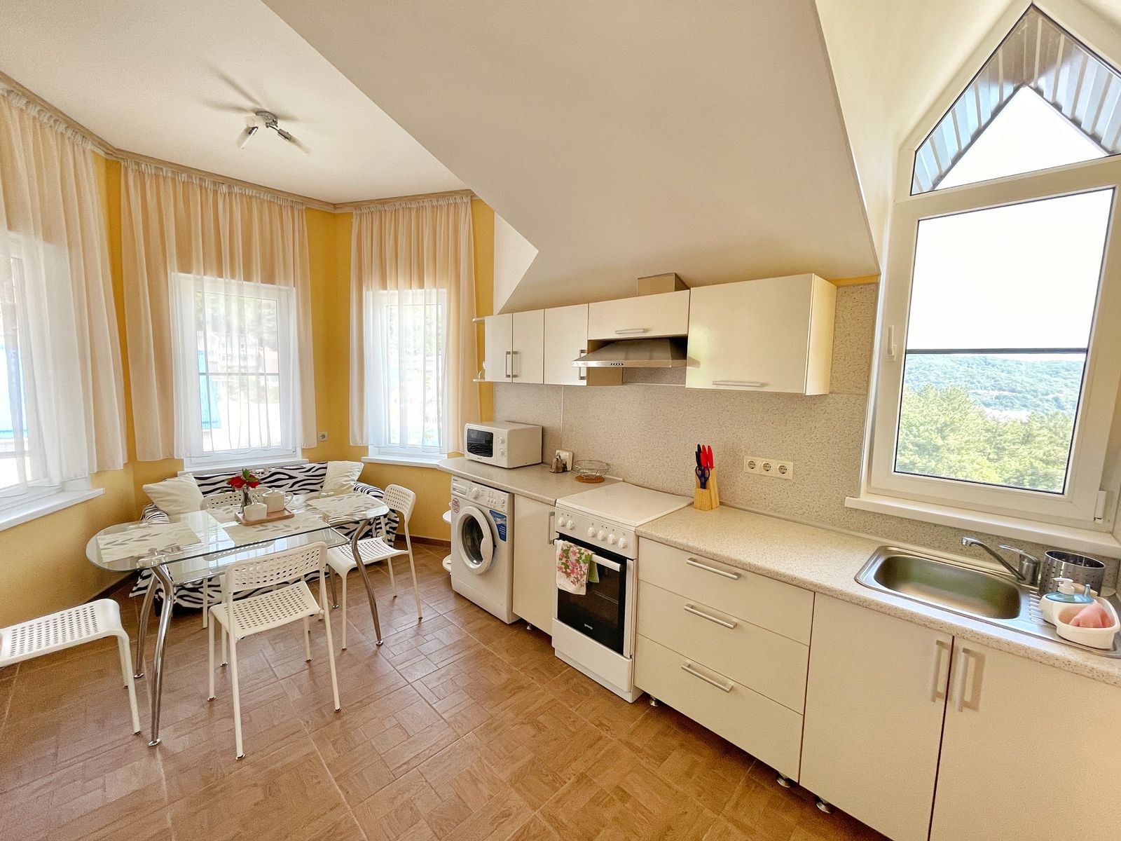 Улучшенный четырехместный номер