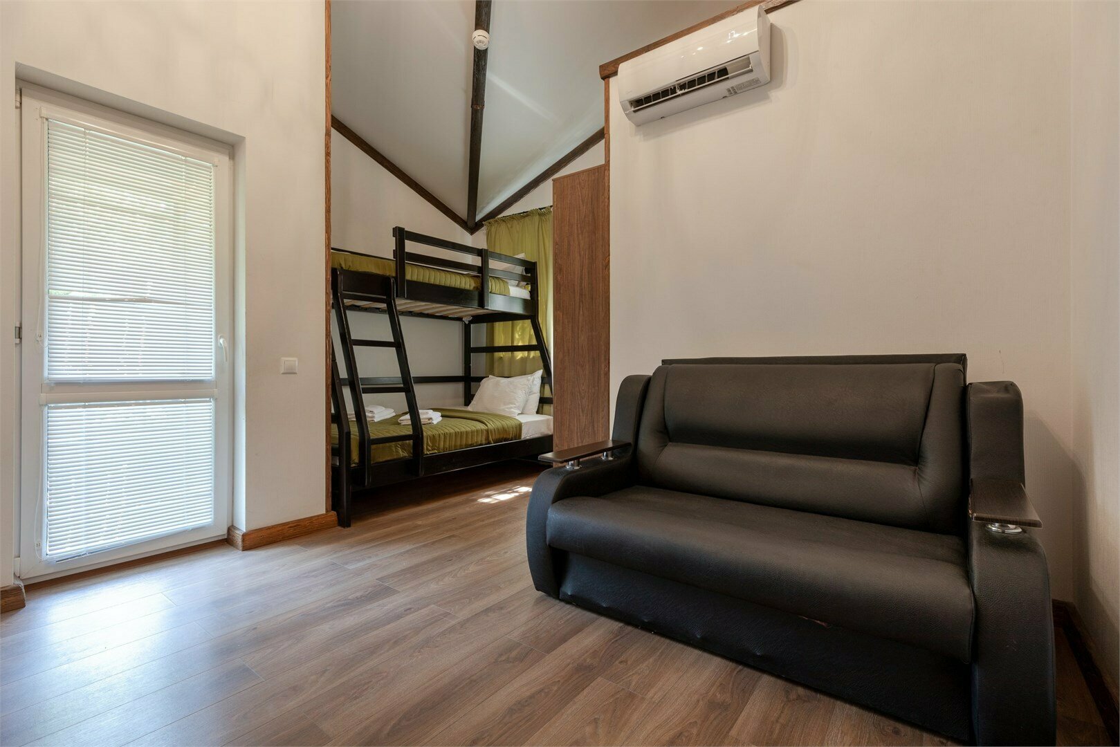 Коттедж с собственной баней и бассейном *проживание без животных *