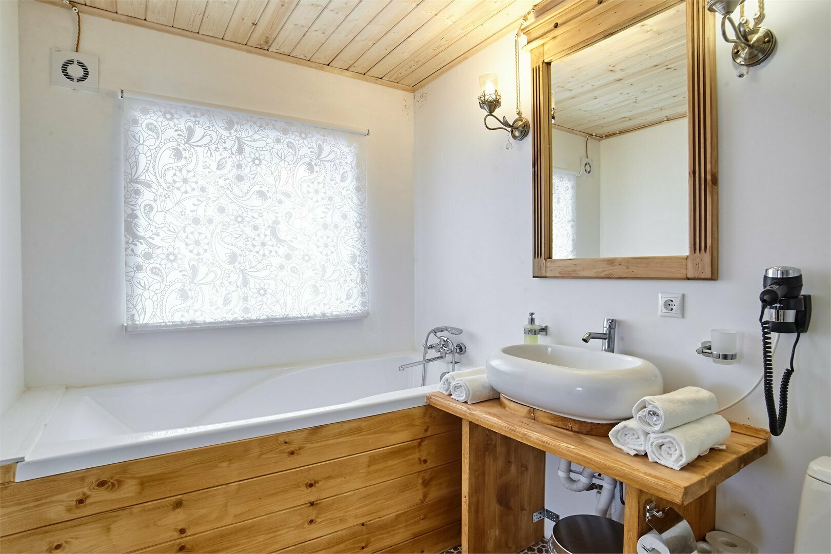 Апартаменты на 2-х гостей с камином и ванной