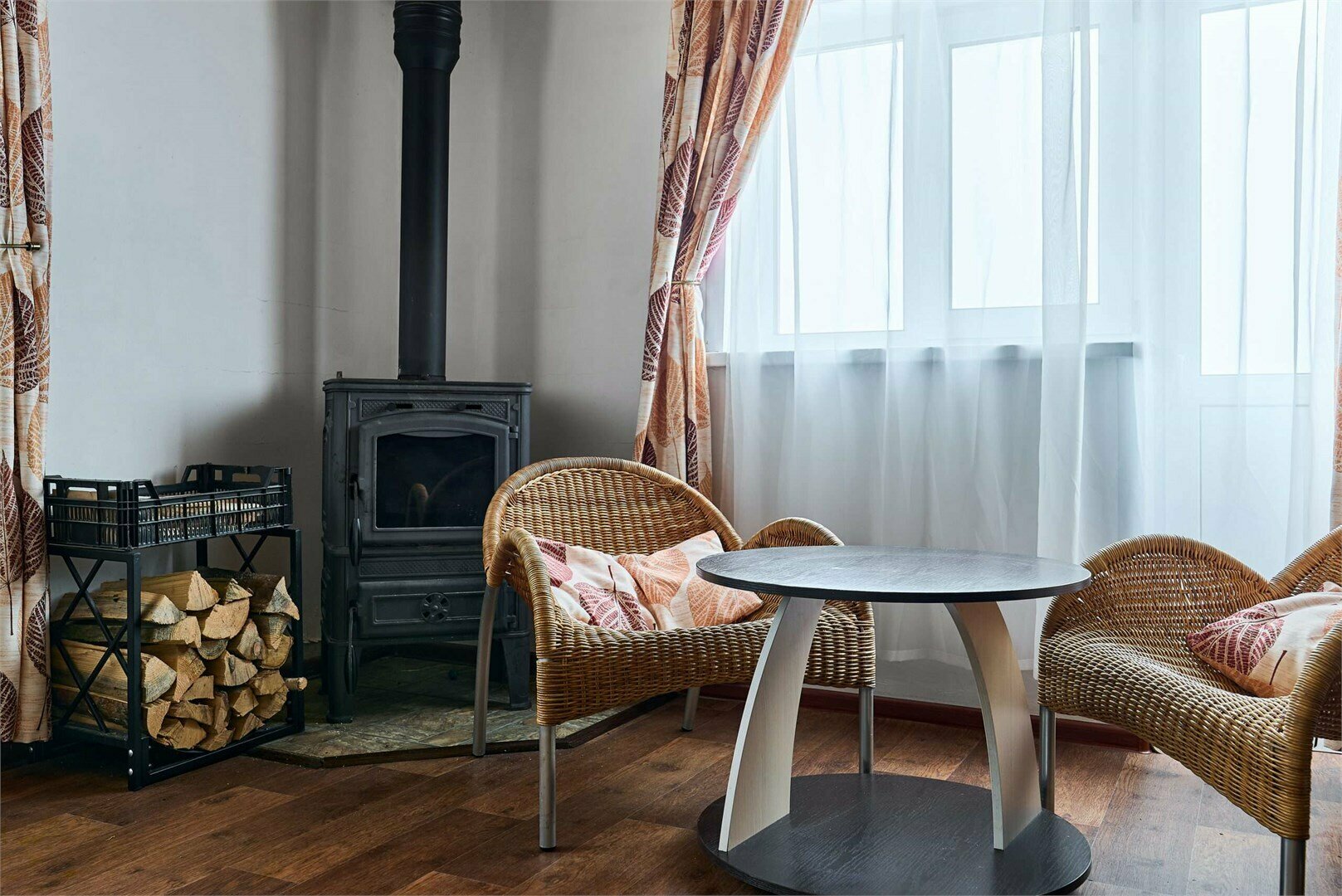 Апартаменты на 4-х гостей с камином и балконом