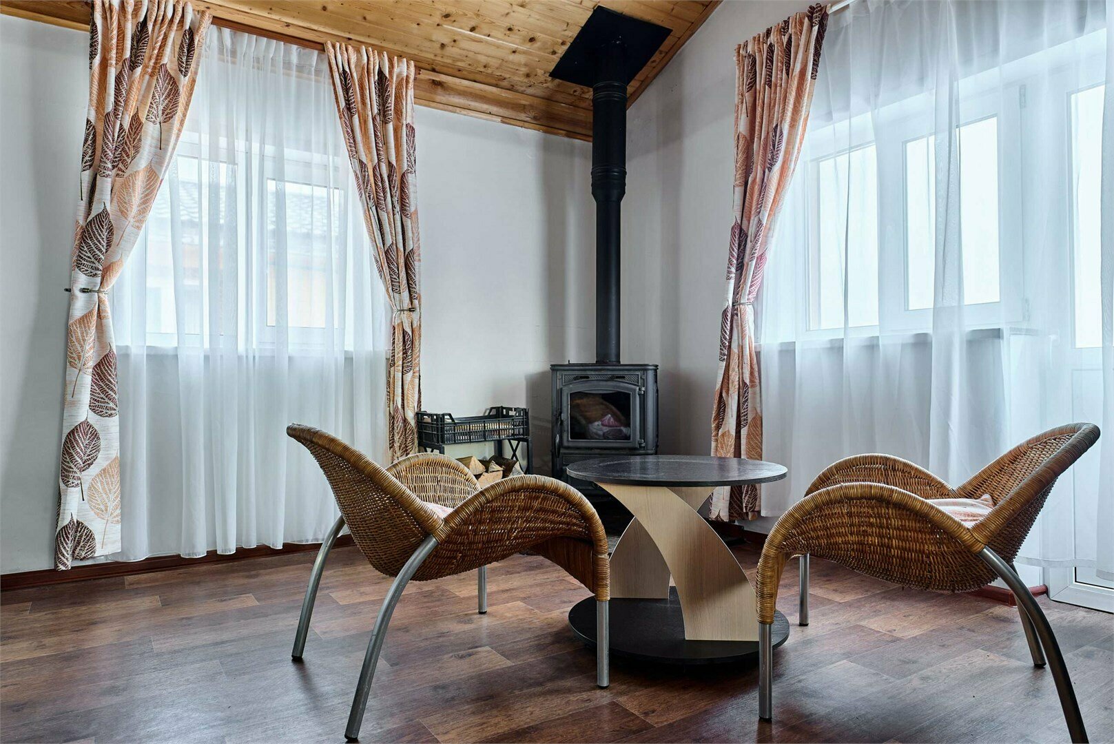 Апартаменты на 4-х гостей с камином и балконом