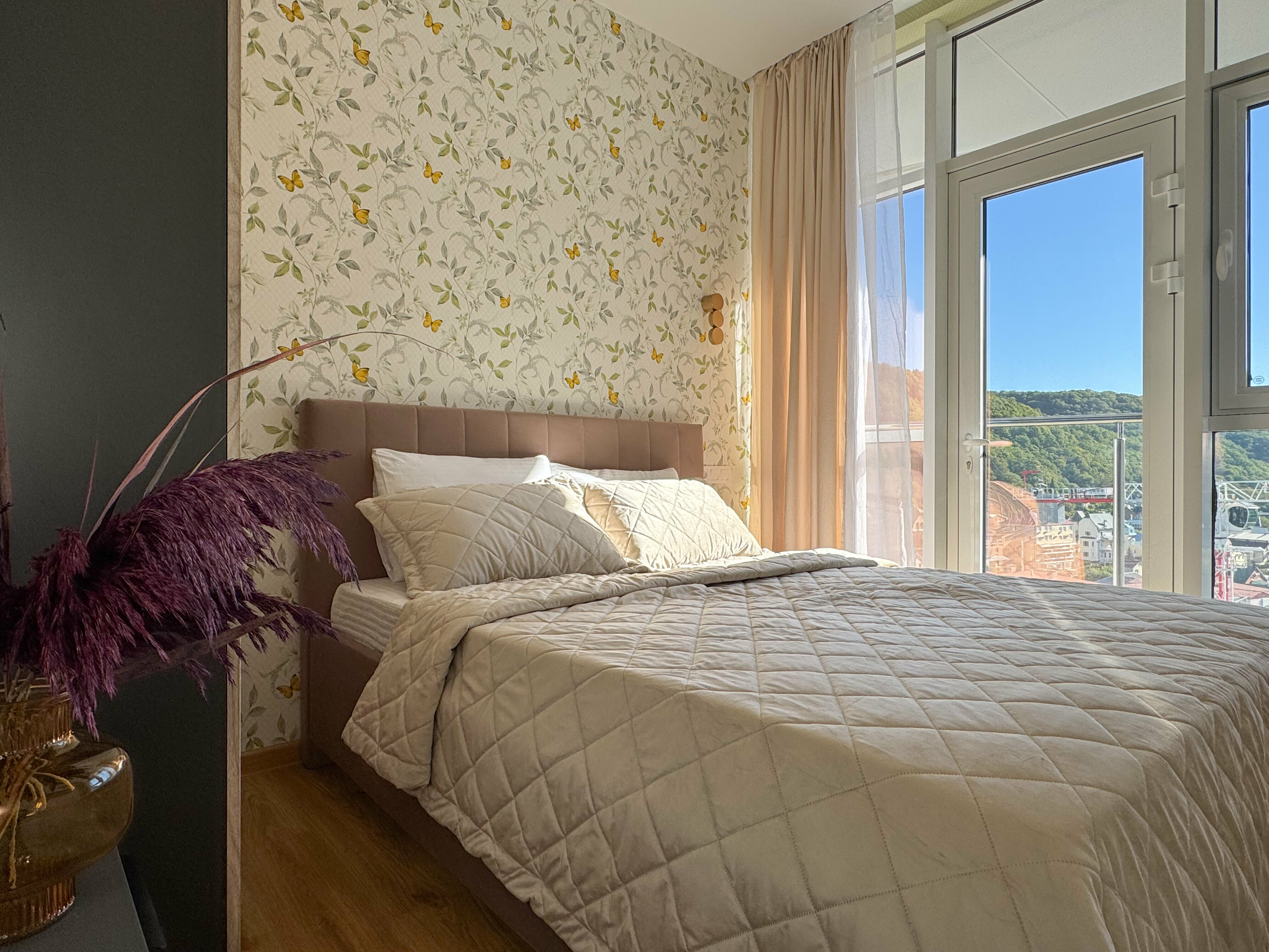 Двухкомнатная квартира с панорамными окнами на 14 этаже (О103)