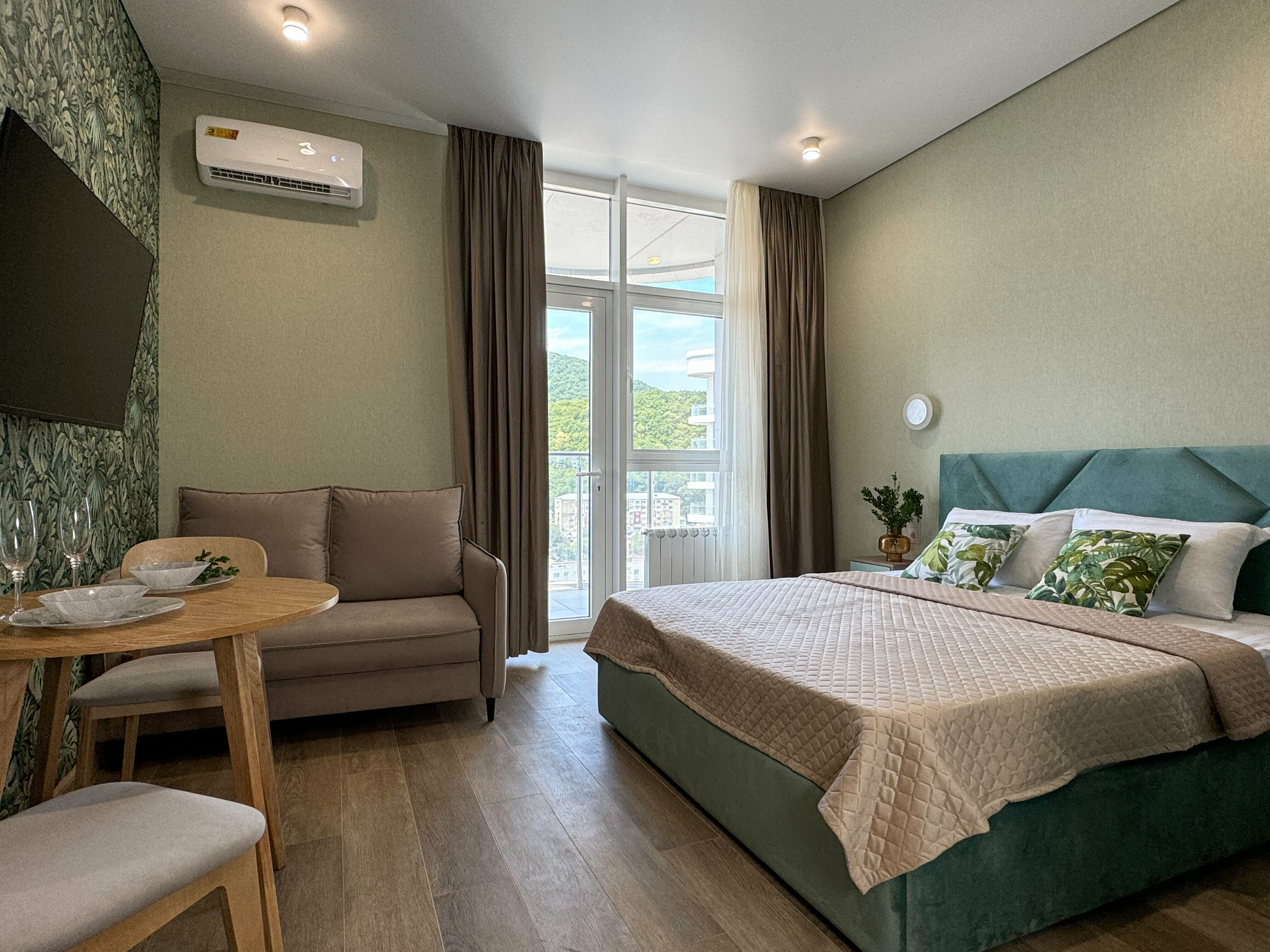 Студия для троих с балконом на 14 этаже (О232)