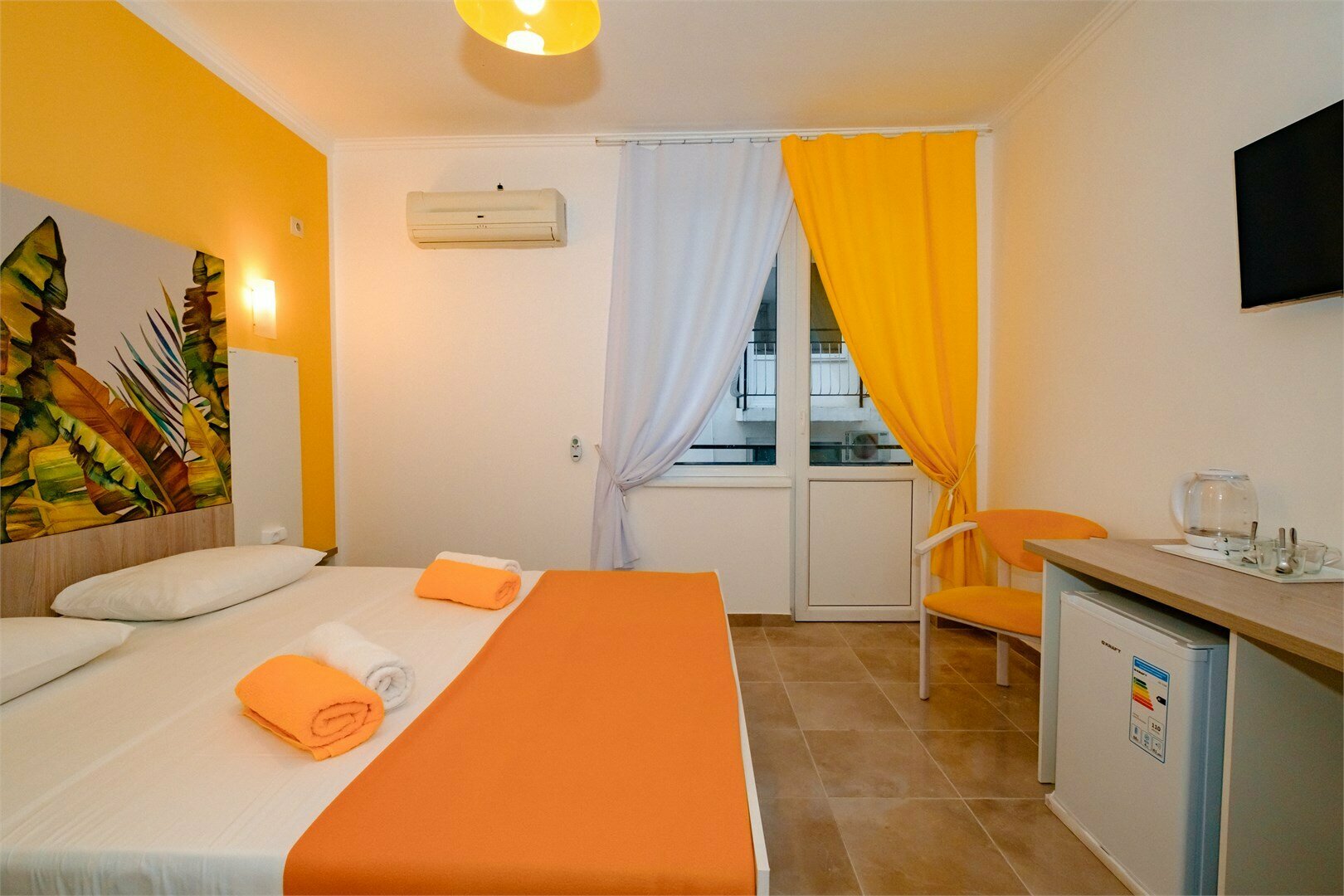 Двухместный номер с 1 кроватью или 2 отдельными кроватями и боковым видом на море