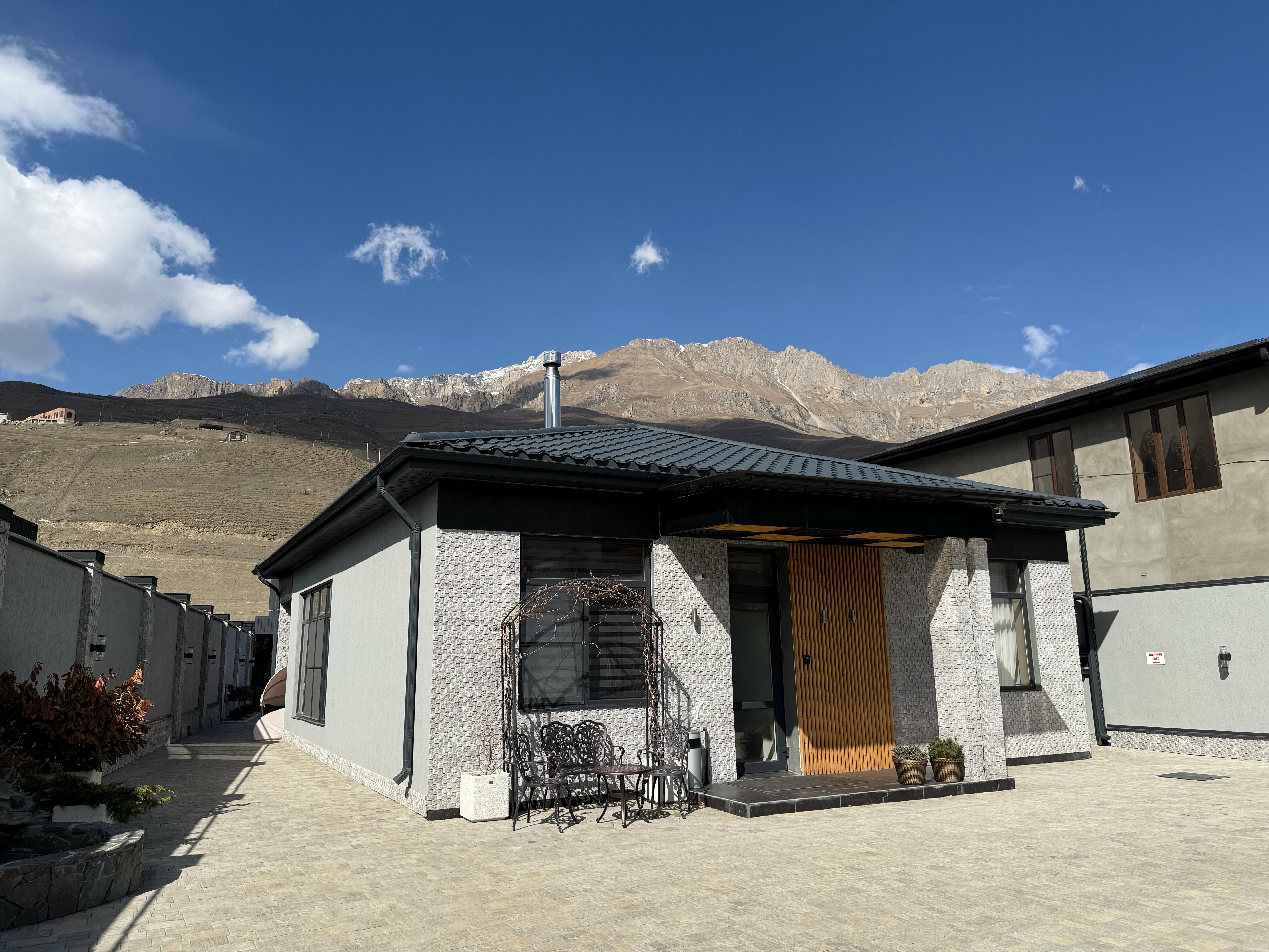 Коттедж с собственным бассейном