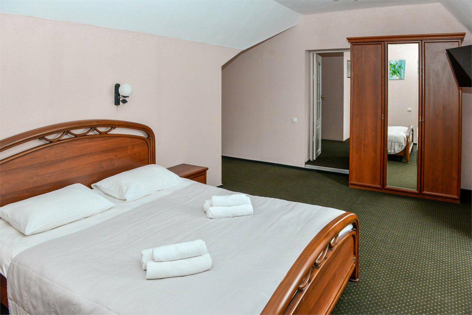 Джуниор (2х комнатный) вид на парк с балконом