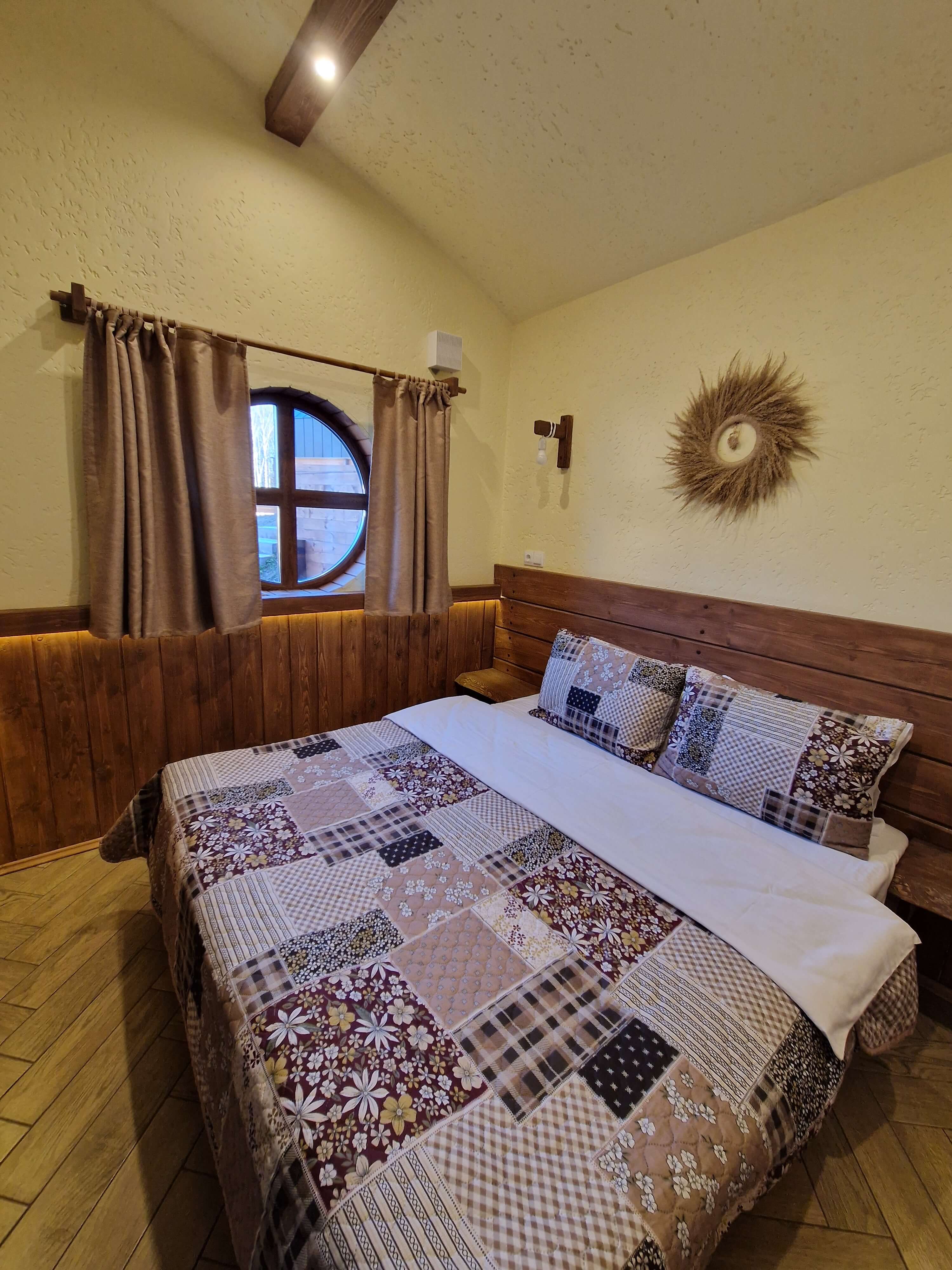 Дом Хоббитов 1 с видом на лес и озеро