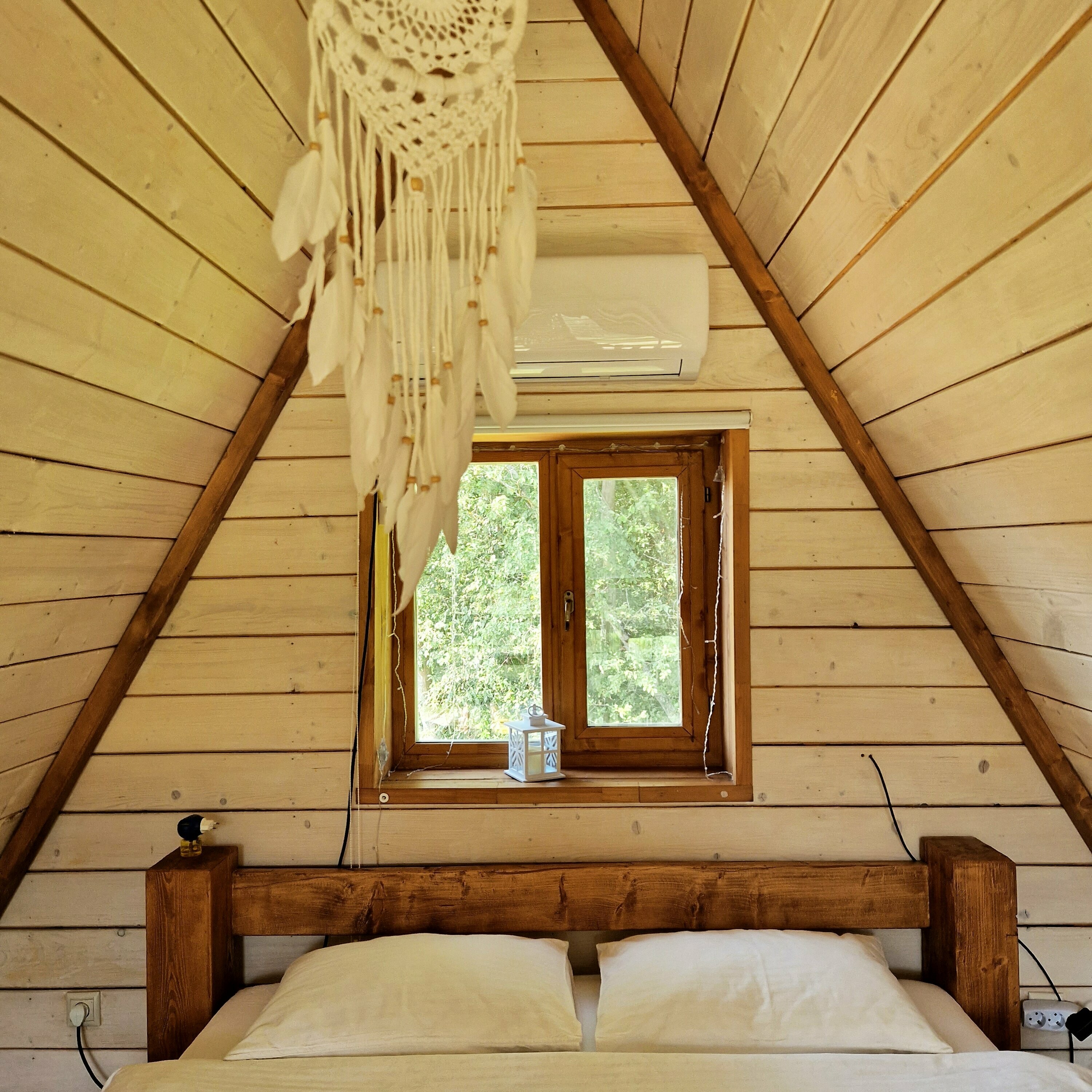 Афрейм с видом лес и озеро