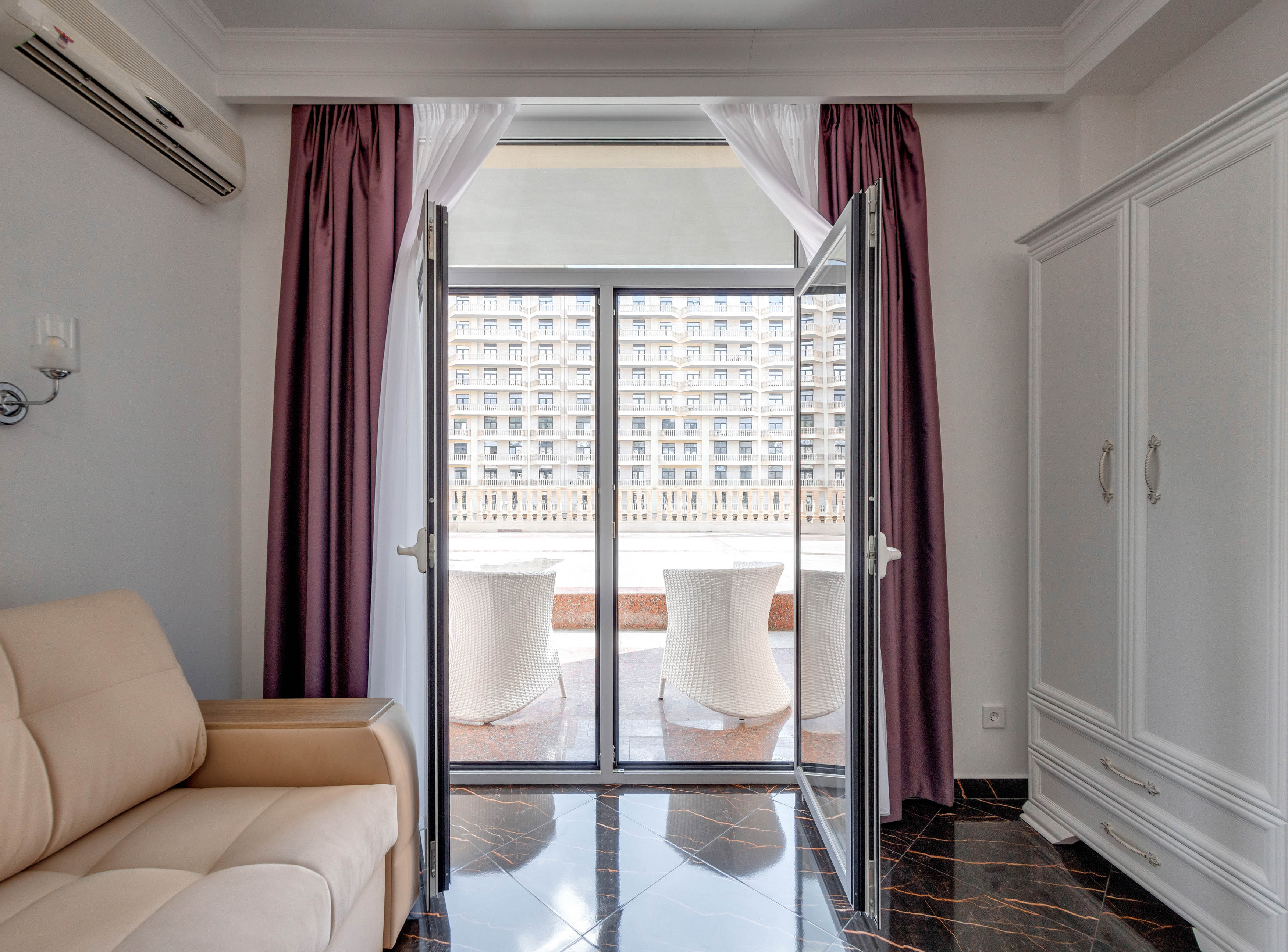 Апартаменты со спальней и кухней