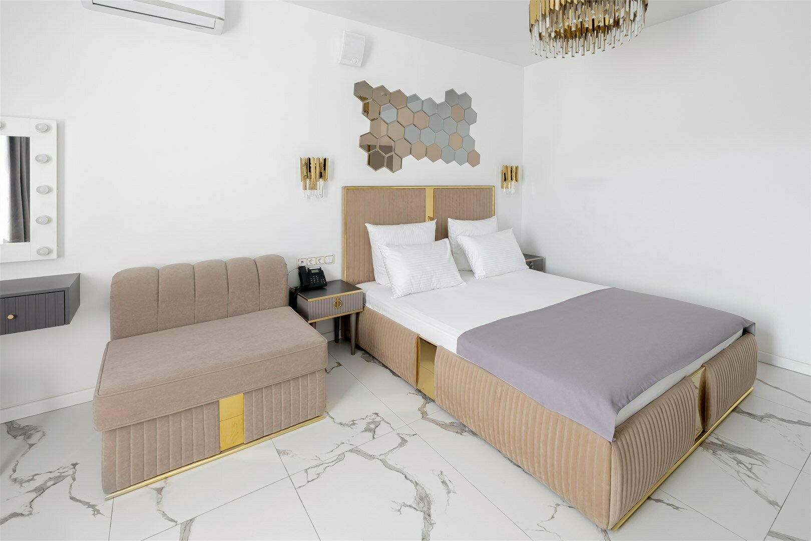 Апартаменты двухкомнатные с террасой и джакузи