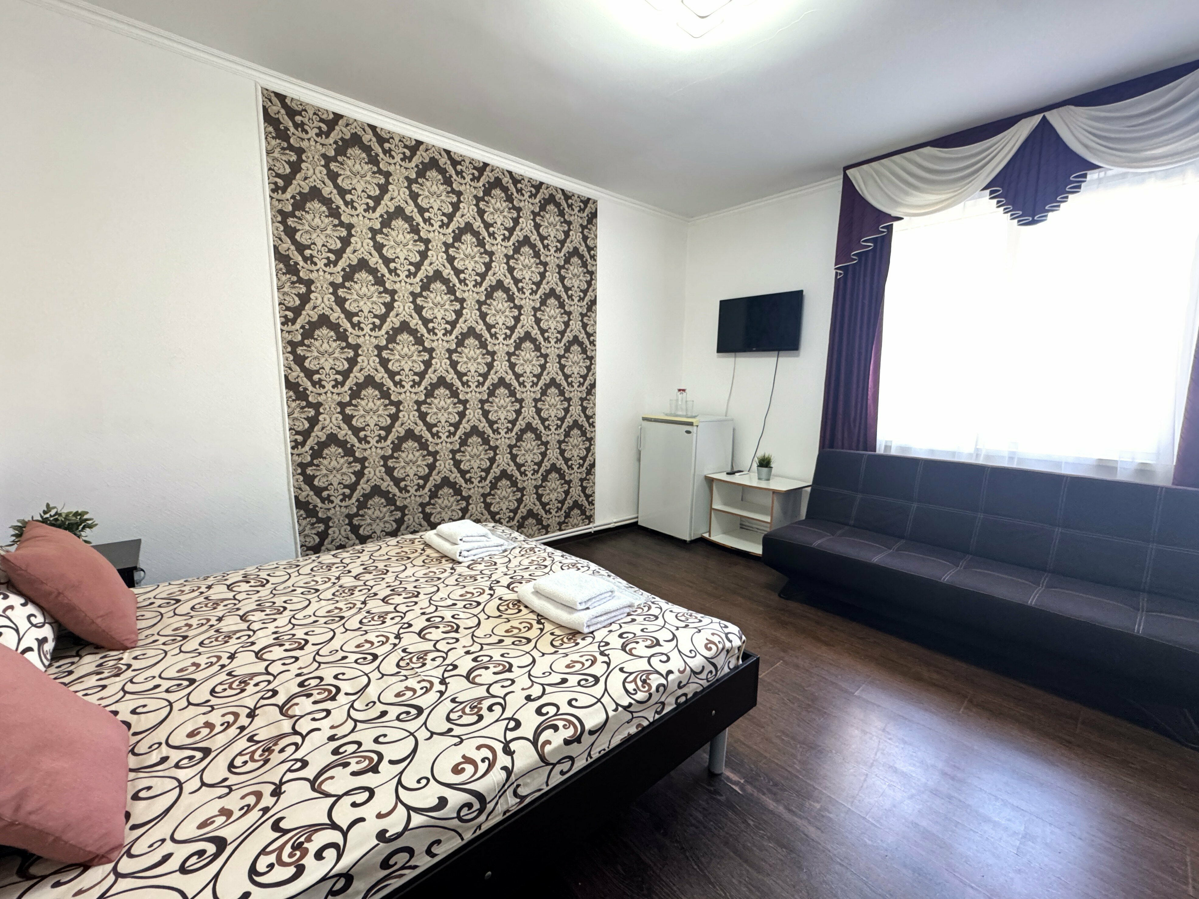 Семейный улучшенный 2+2 с диваном (без вида из окна)