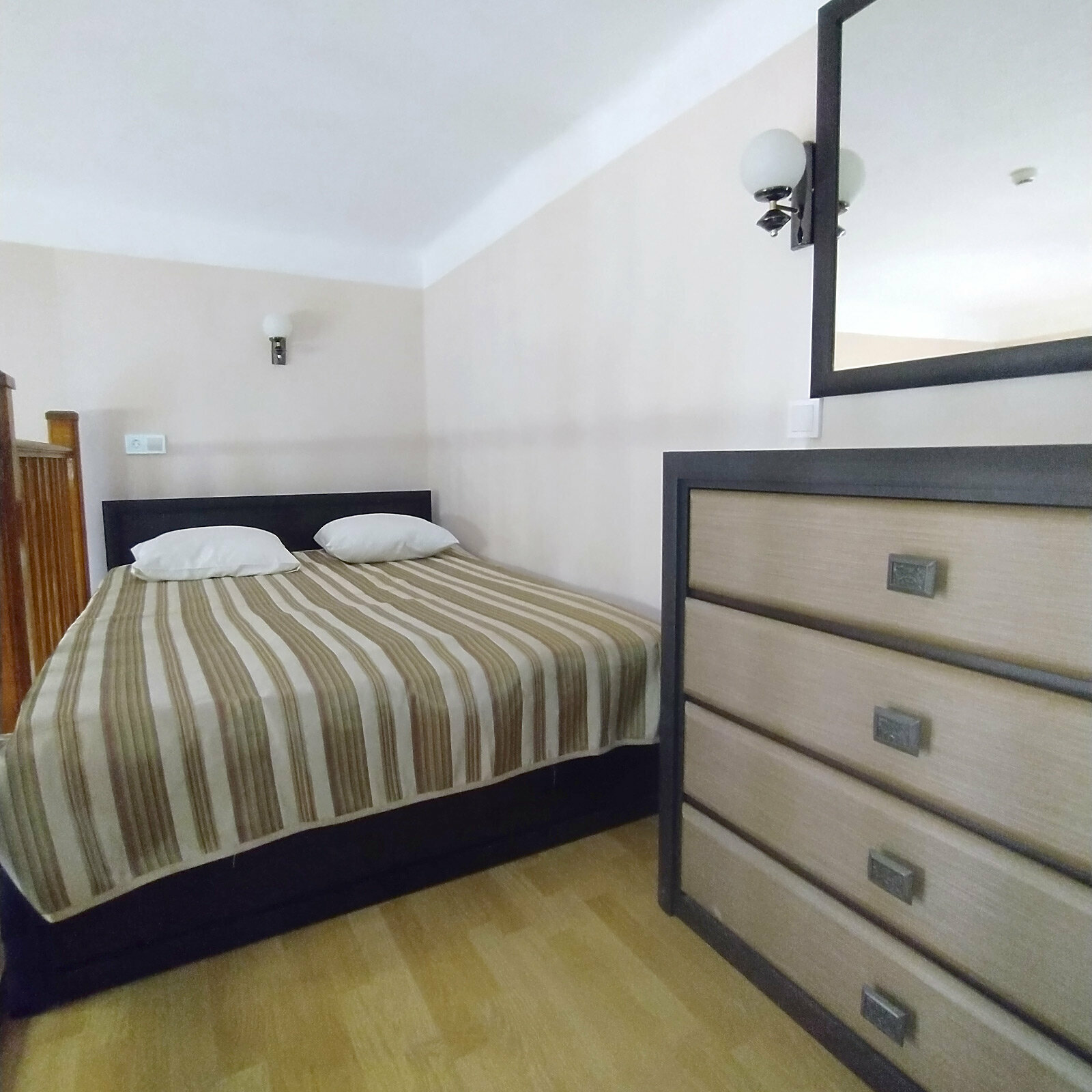 Двухуровневый 2-х местный номер с балконом, вид во двор