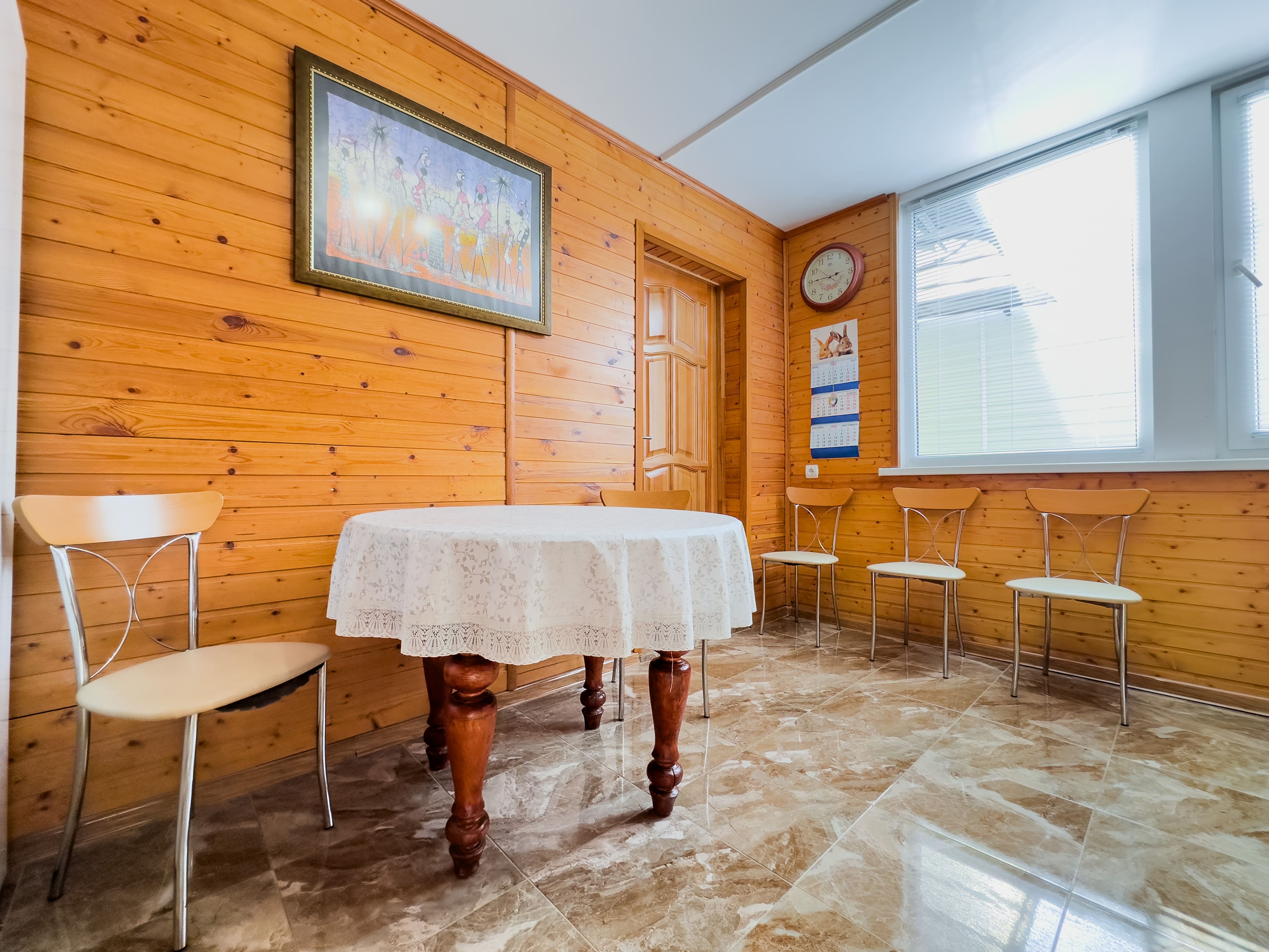 Домик люкс 5-ти местный 2-х комнатный с кухней и собственным двориком