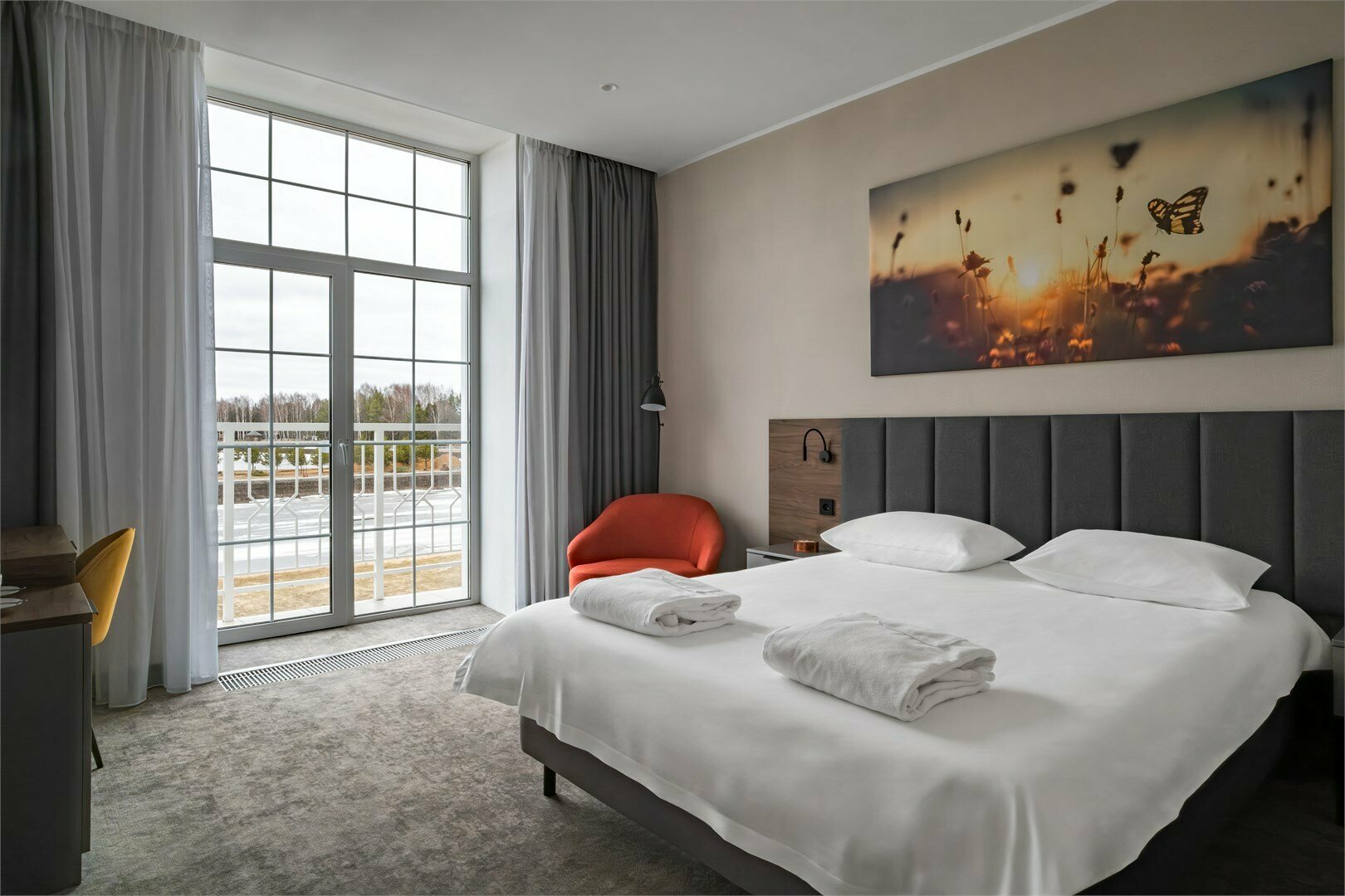 Супериор с видом на реку