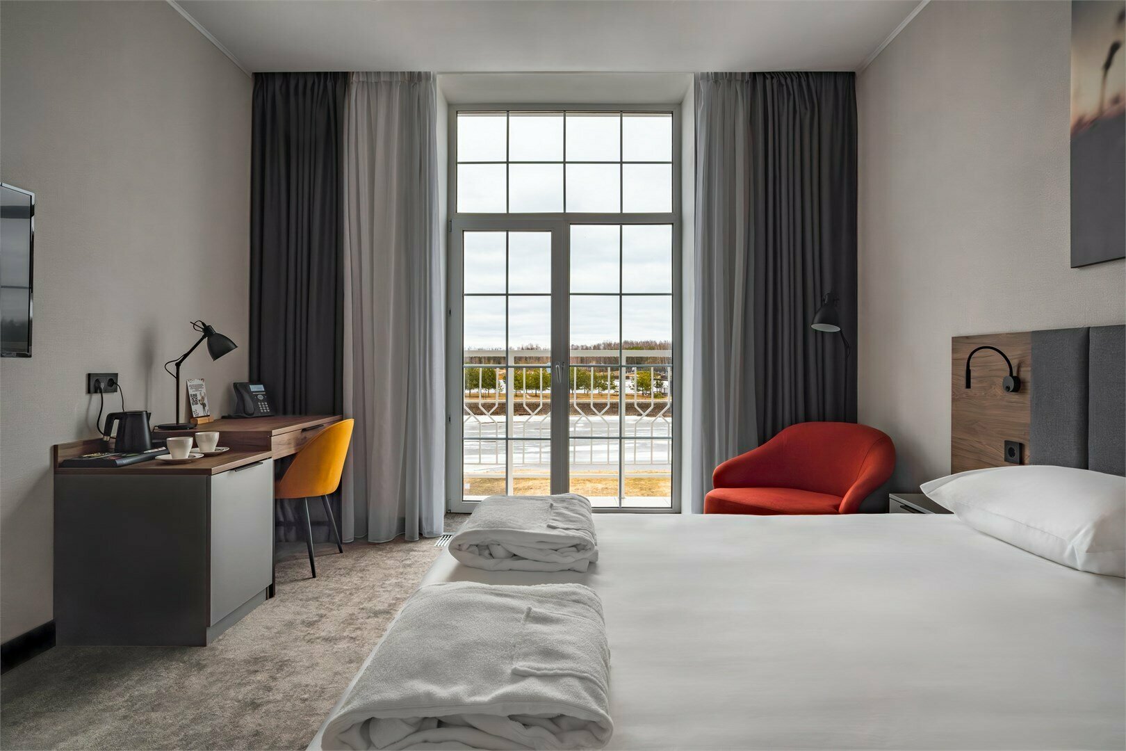 Супериор с видом на реку