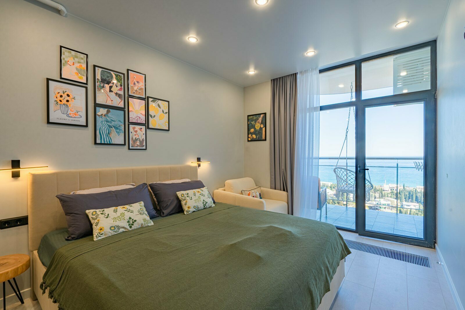 Дизайнерская студия LS-IN THE MOMENT жизнь в моменте в Алуште - вид на море с 11 этажа