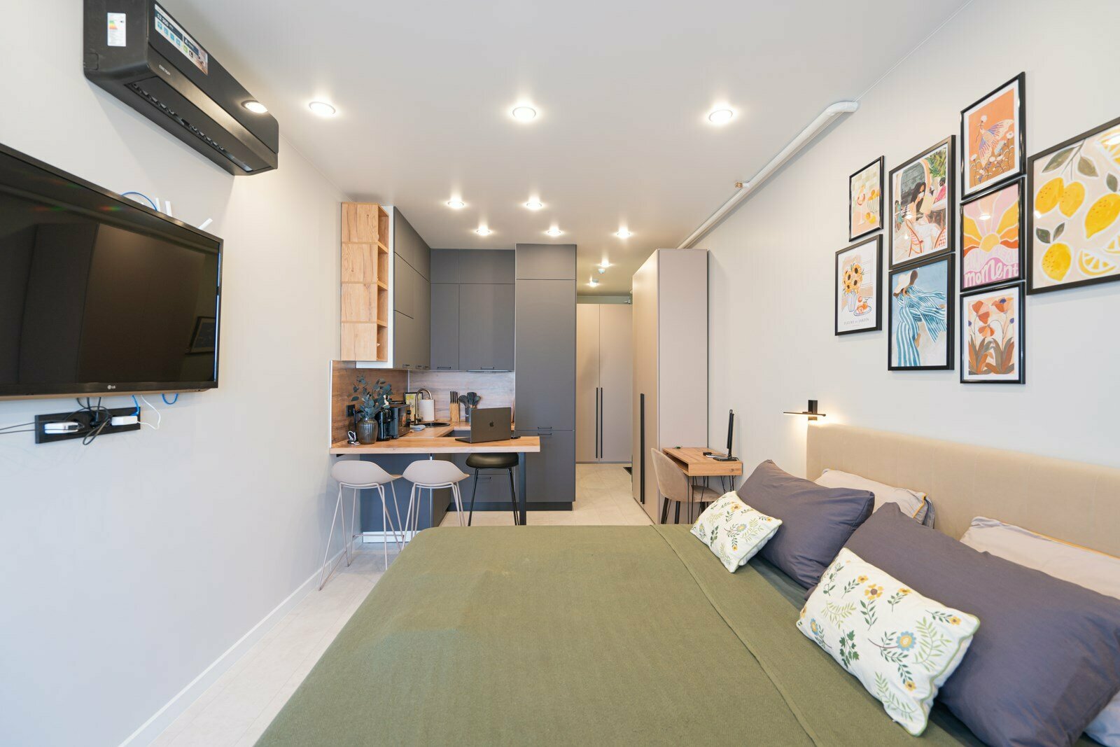 Дизайнерская студия LS-IN THE MOMENT жизнь в моменте в Алуште - вид на море с 11 этажа