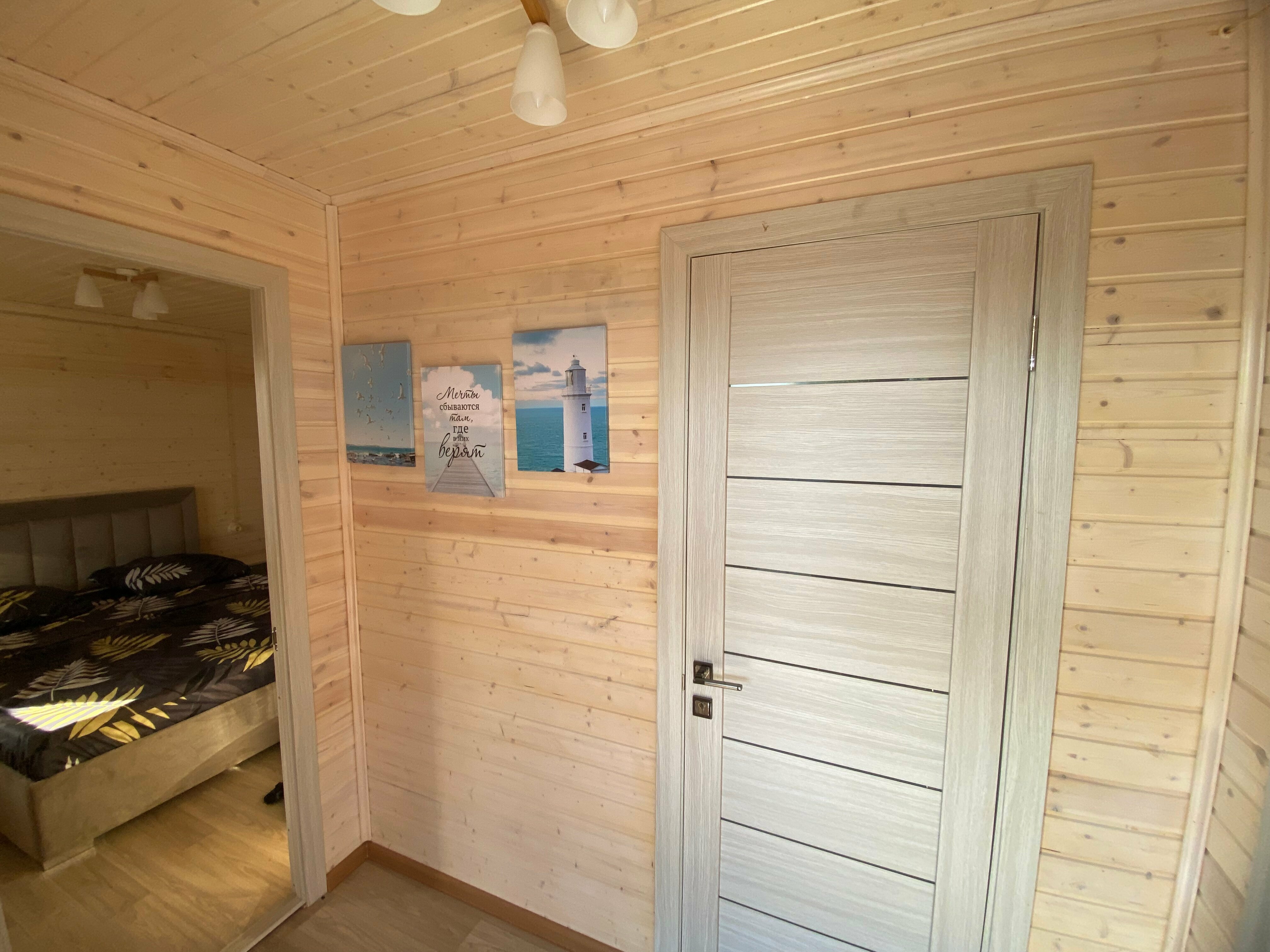 Двухместный номер с двуспальной кроватью и дополнительной кроватью