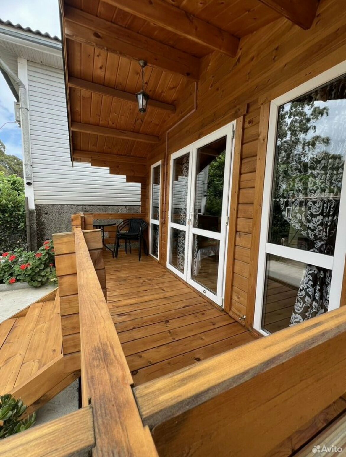 Дом с балконом