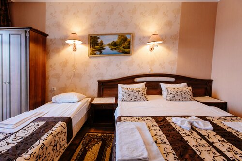 Улучшенный трехместный номер с балконом