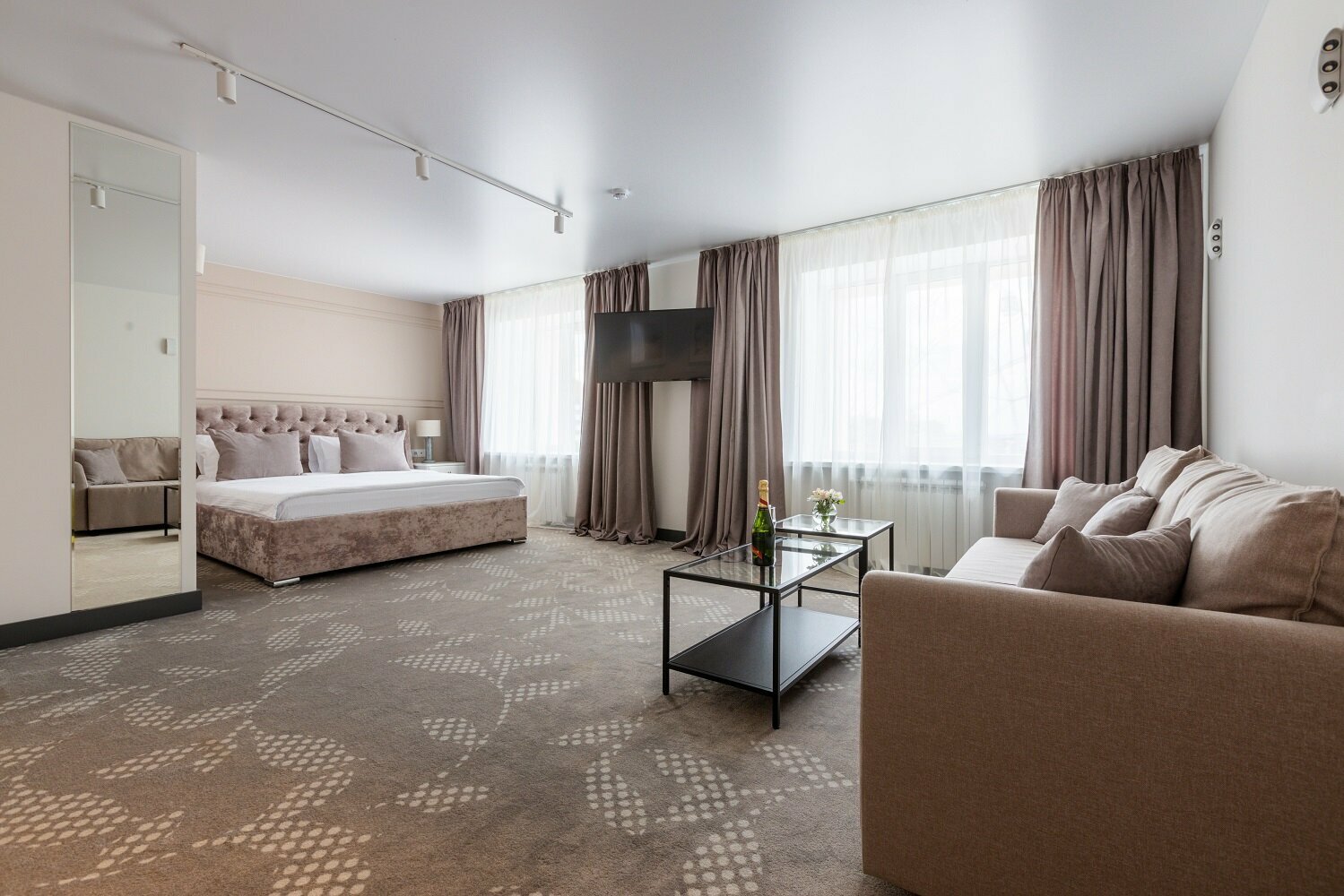 Джуниор Сюит №1