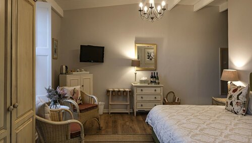 Двухместный номер с 1 или 2 кроватями, 1 двуспальная кровать «Кинг-сайз» в L'Auberge Chanteclair