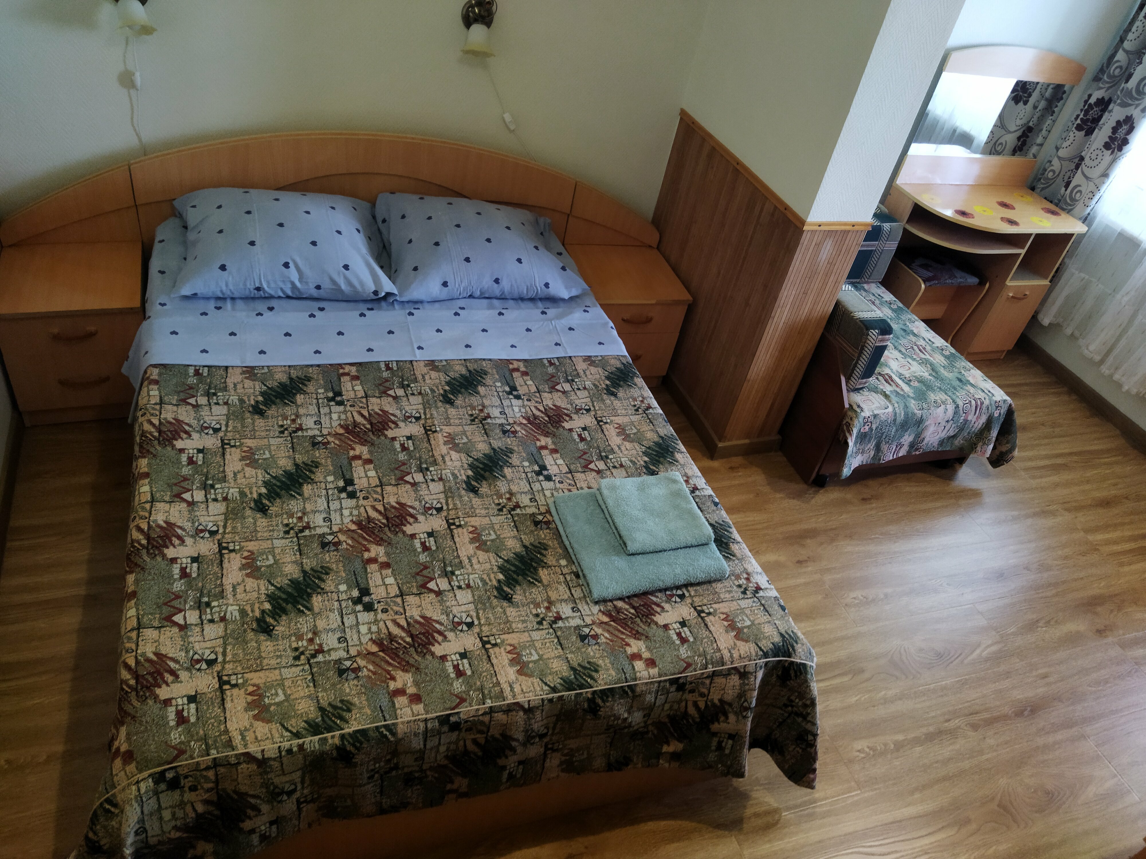 № 2 С выходом на общий балкон, боковой вид на море