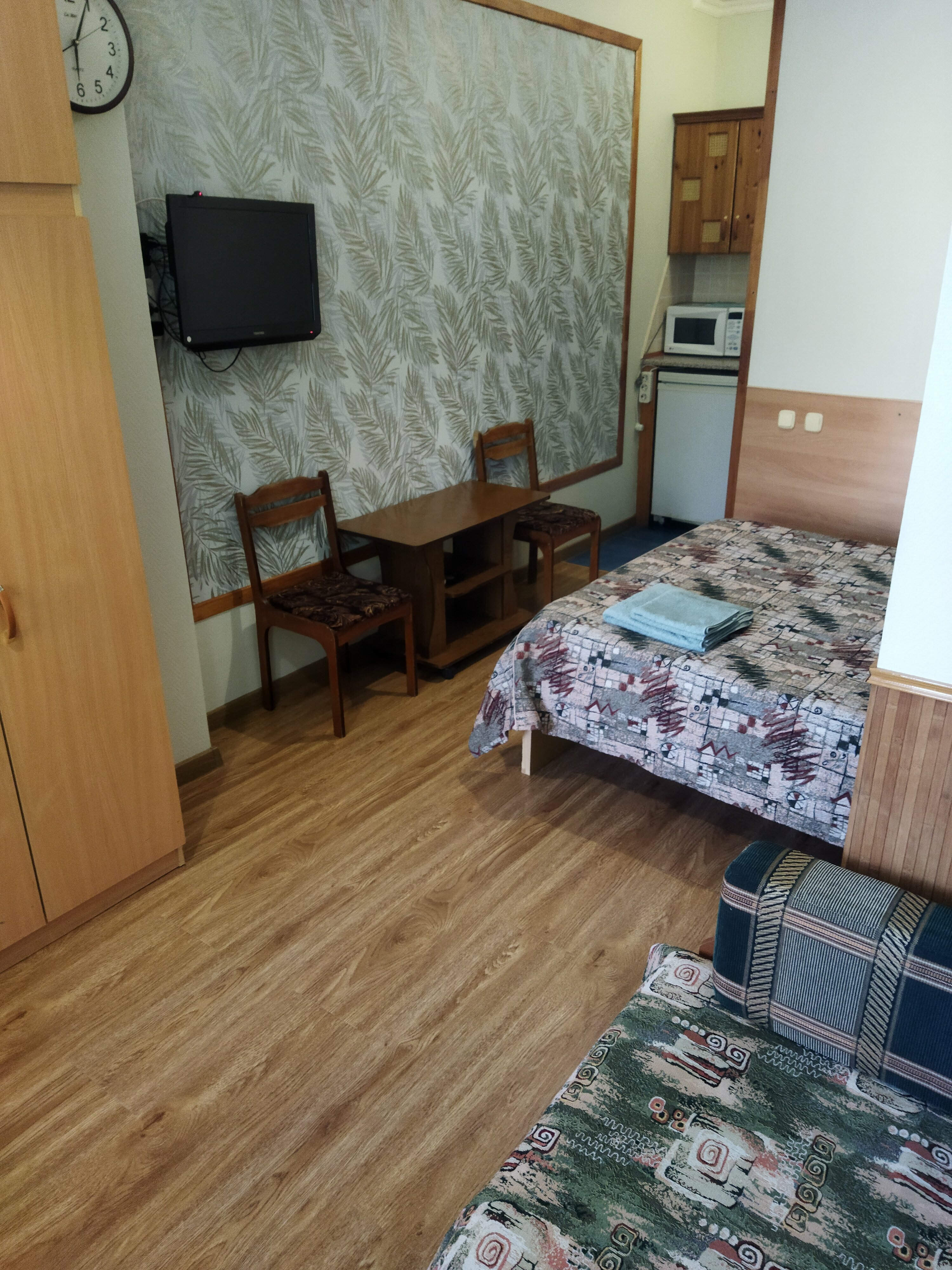 № 2 С выходом на общий балкон, боковой вид на море