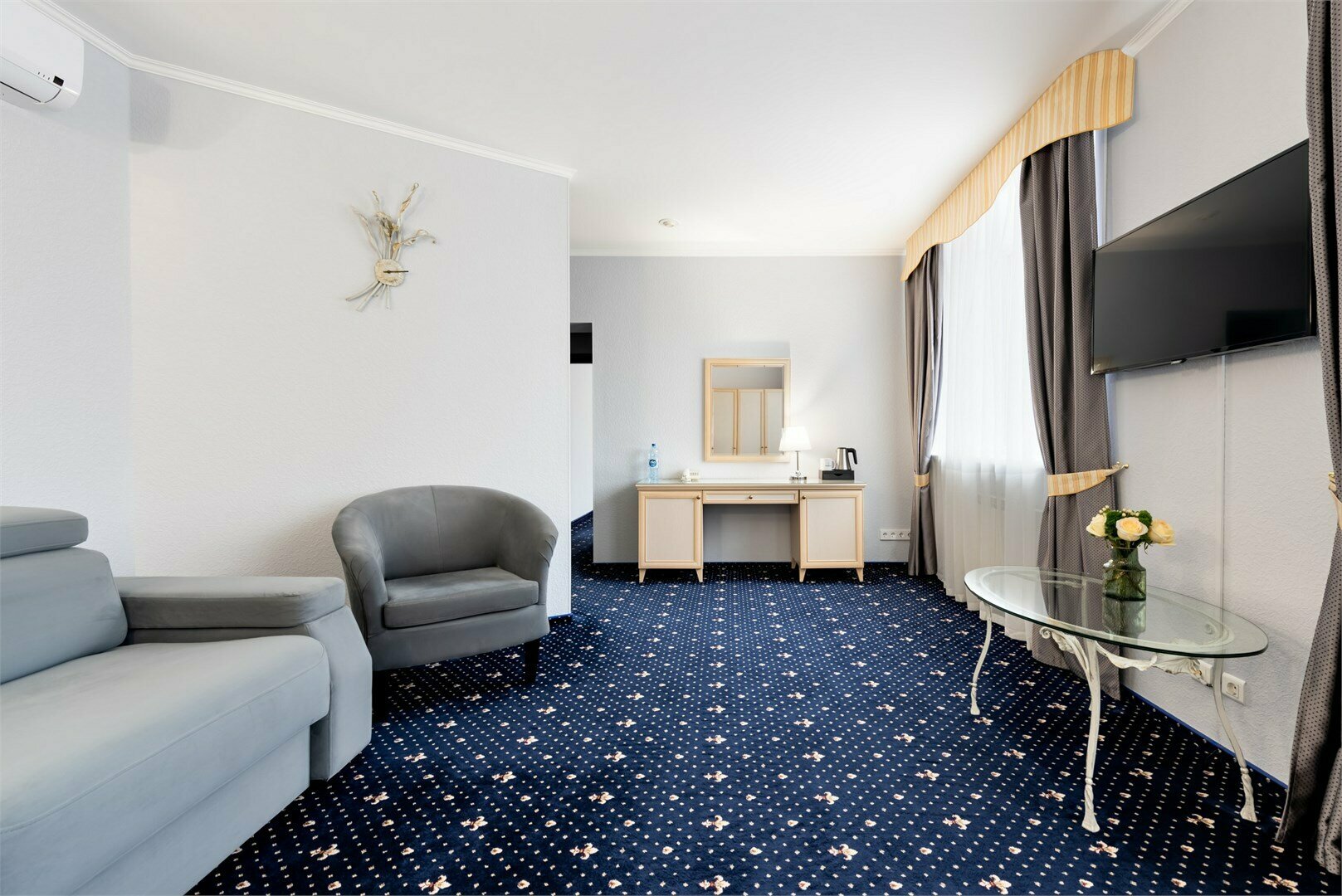 двухкомнатный номер ЛЮКС (корпус Классика)