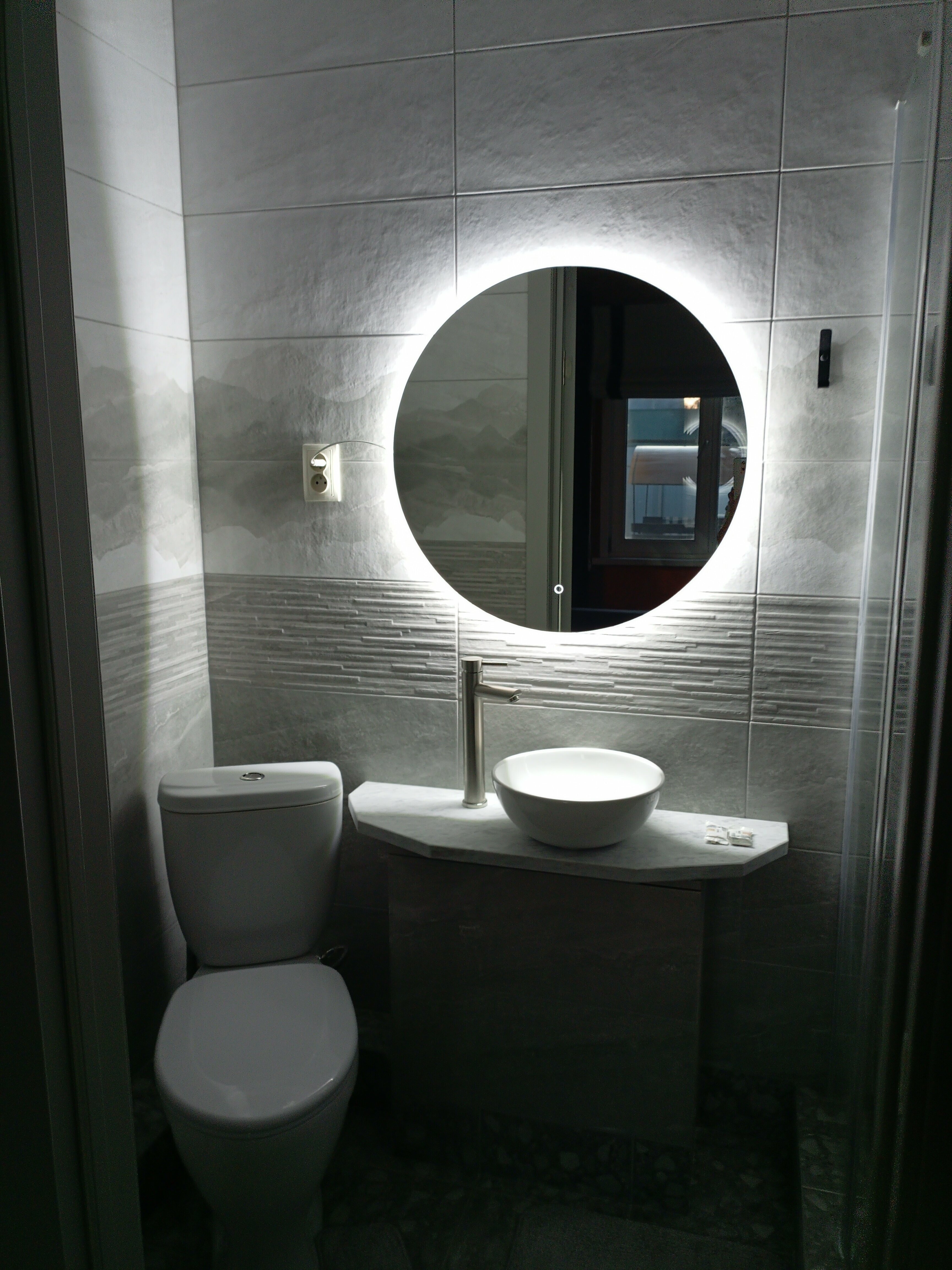 Двухместный номер с двуспальной кроватью и дополнительной кроватью