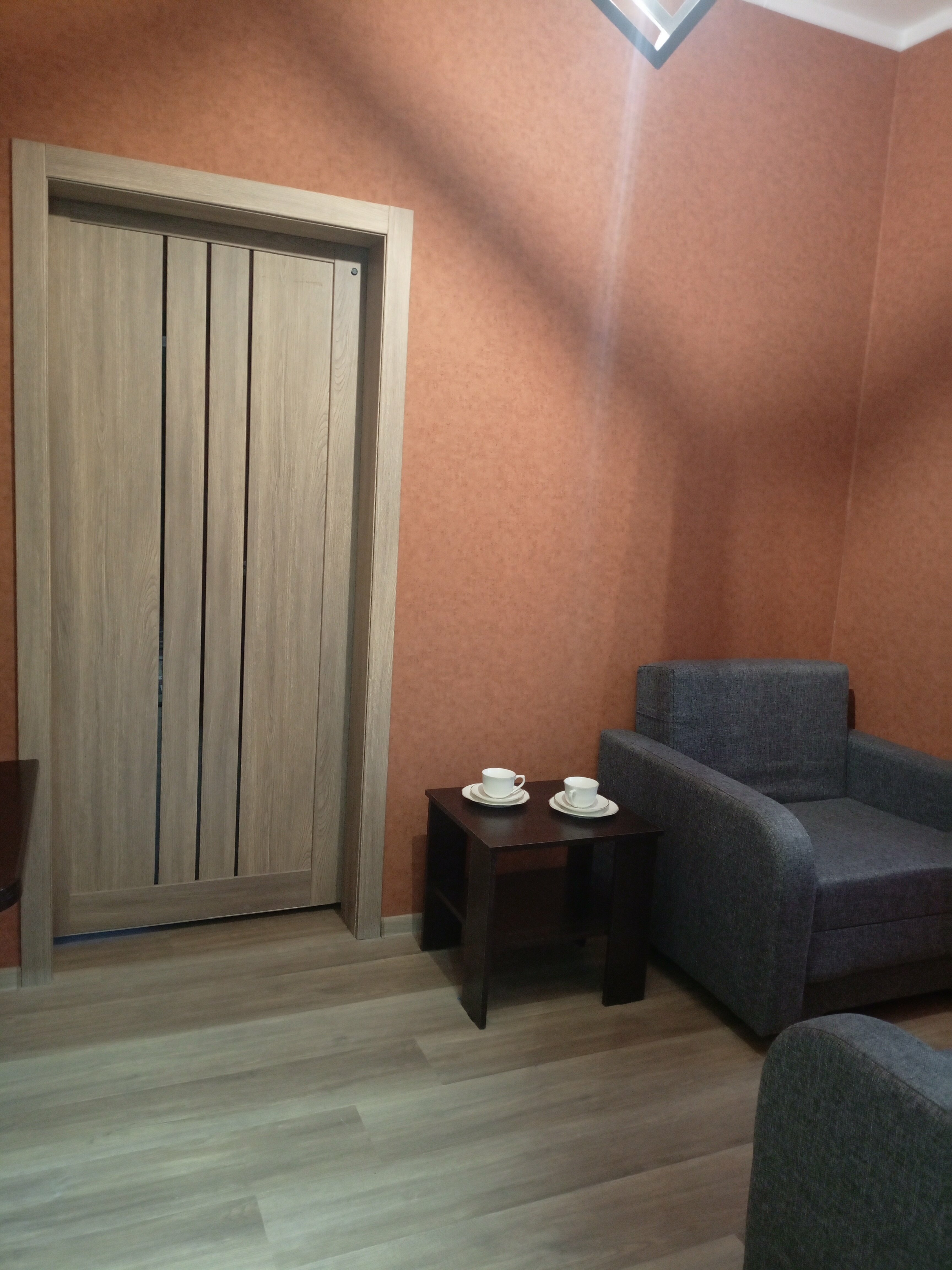 Двухместный номер с двуспальной кроватью и дополнительной кроватью