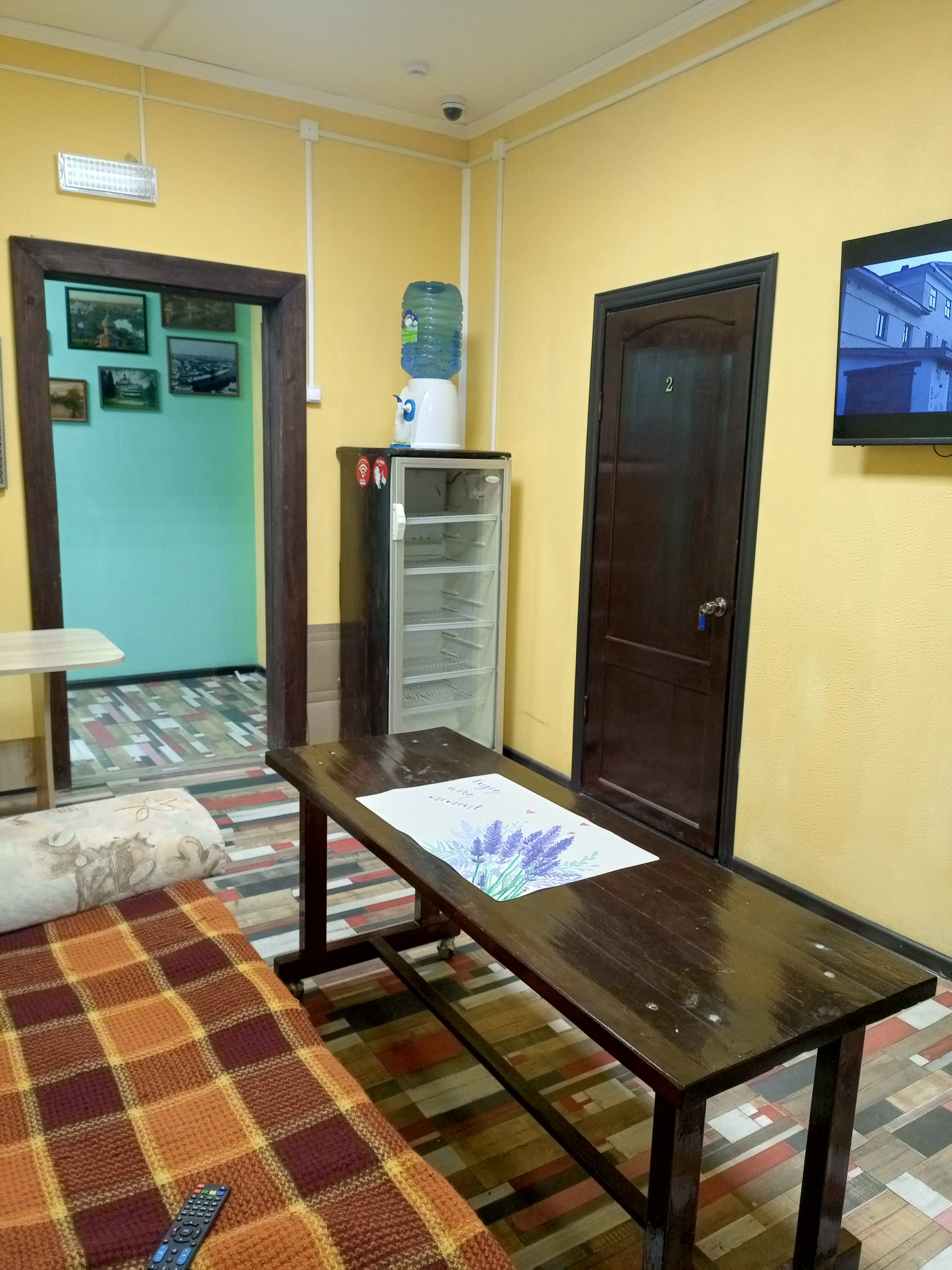 Четырехместный номер эконом-класса с общей ванной комнатой