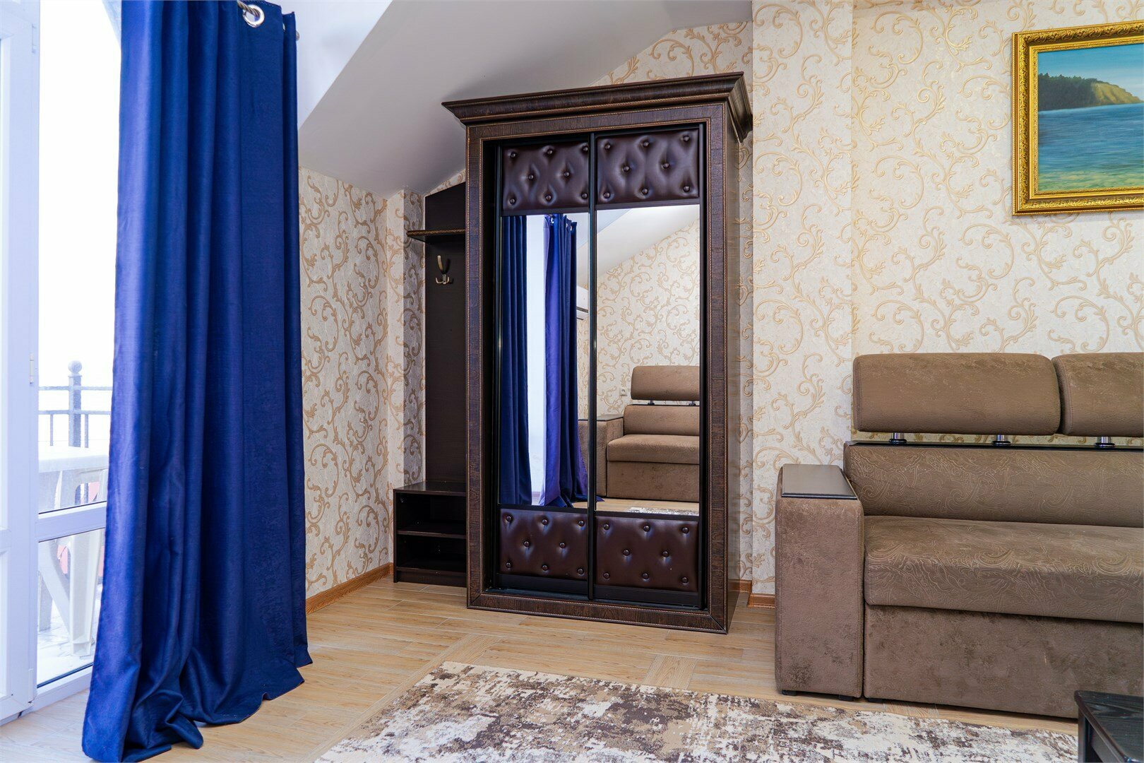 3 корпус, Люкс, двухкомнатный номер. 131. Смежные комнаты. Без лифта.