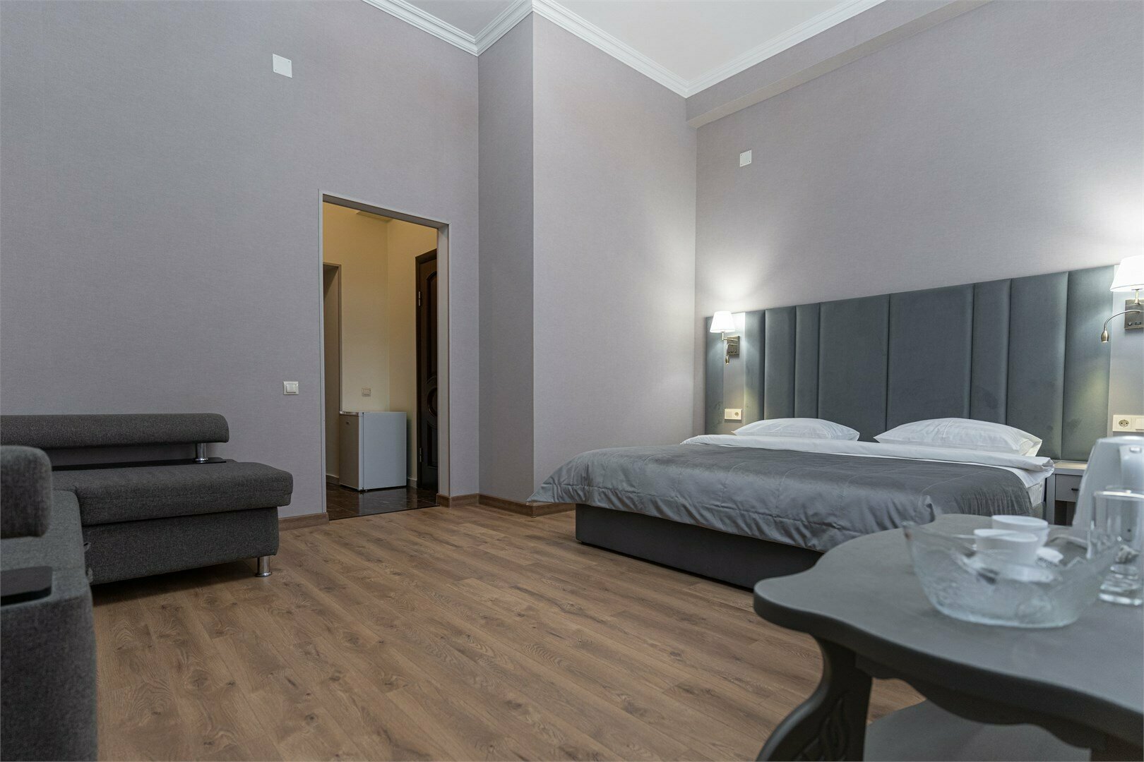 Номер-студия с кроватью размера "king-size" и диван-кроватью