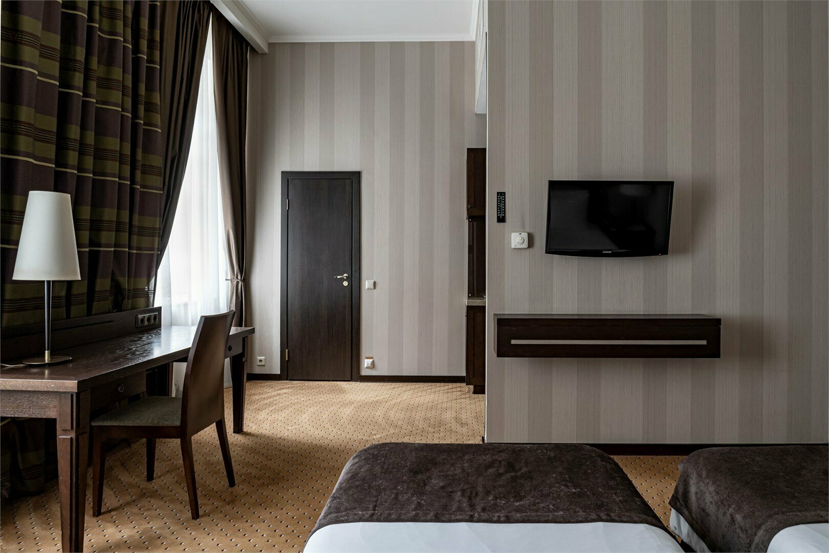 Улучшенный номер с одной большой или двумя раздельными кроватями