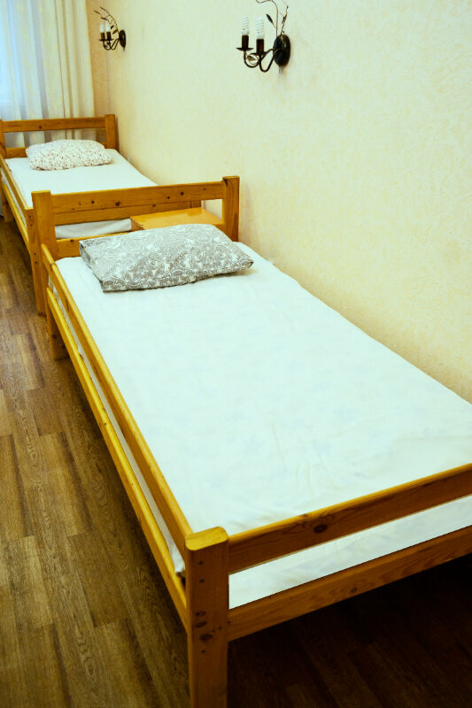 (18) Кровать в общем номере с 3 кроватями с общей ванной