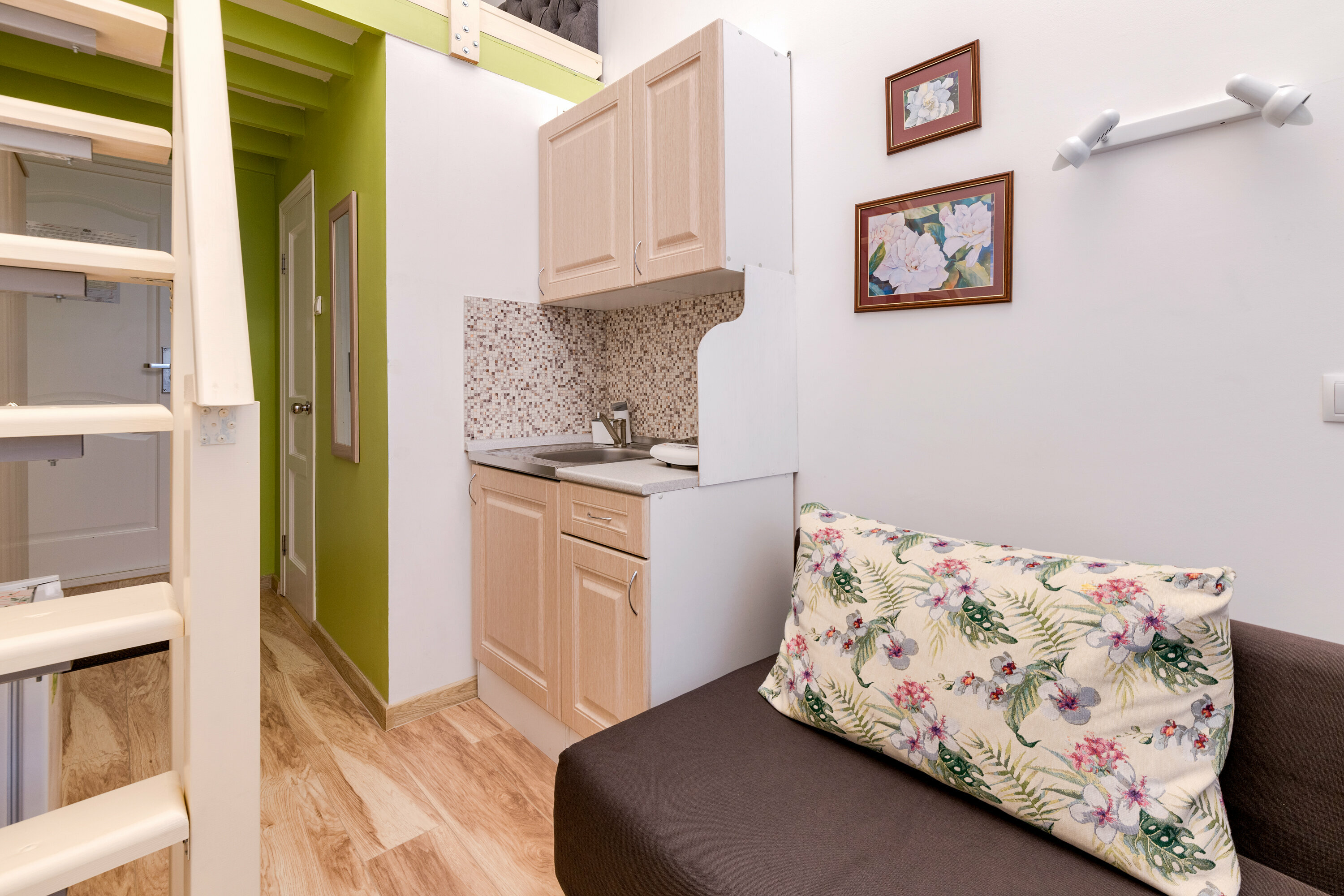 Двухуровневая студия для 3х гостей