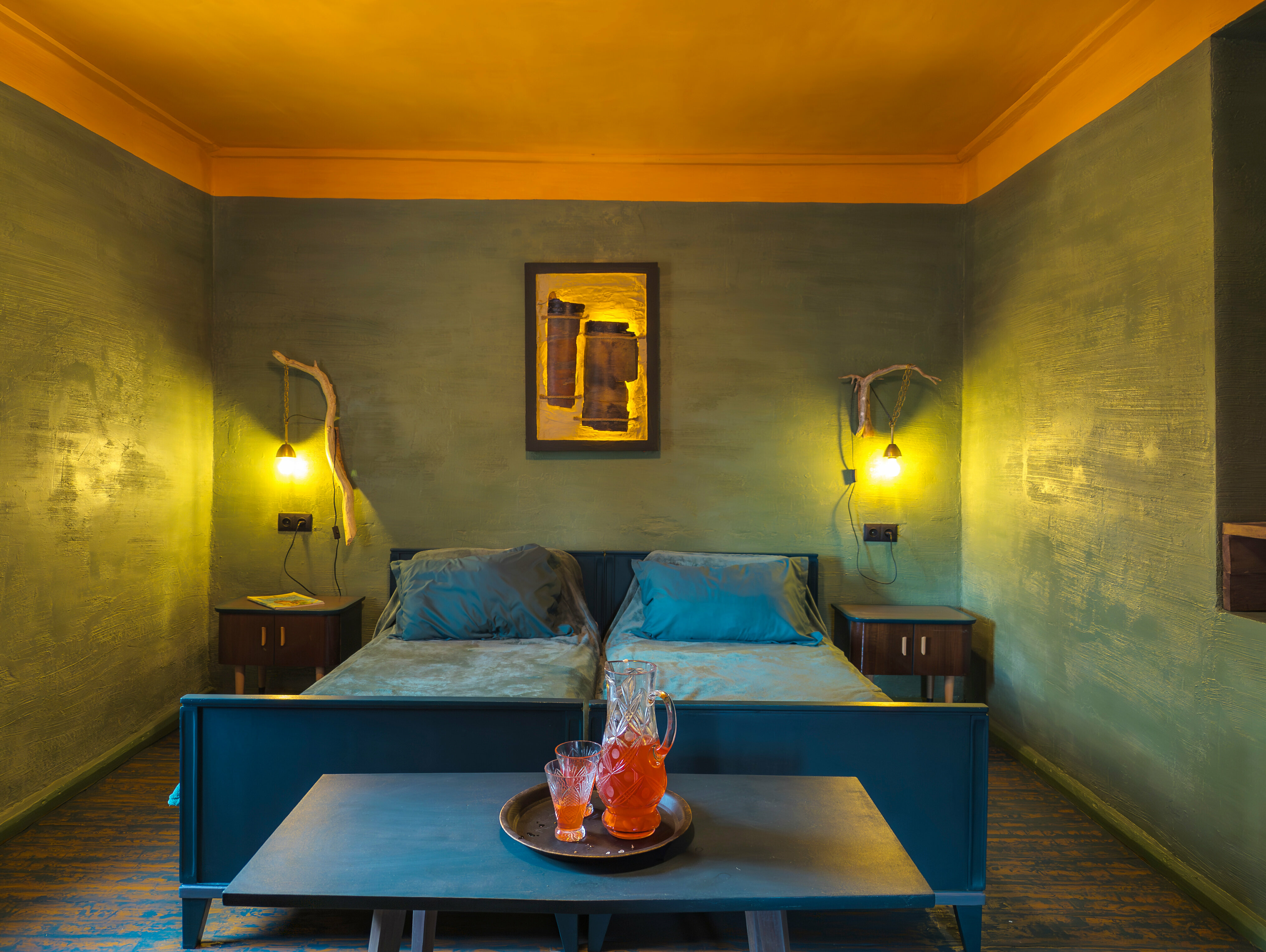 Двухкомнатный семейный номер с собственным душем