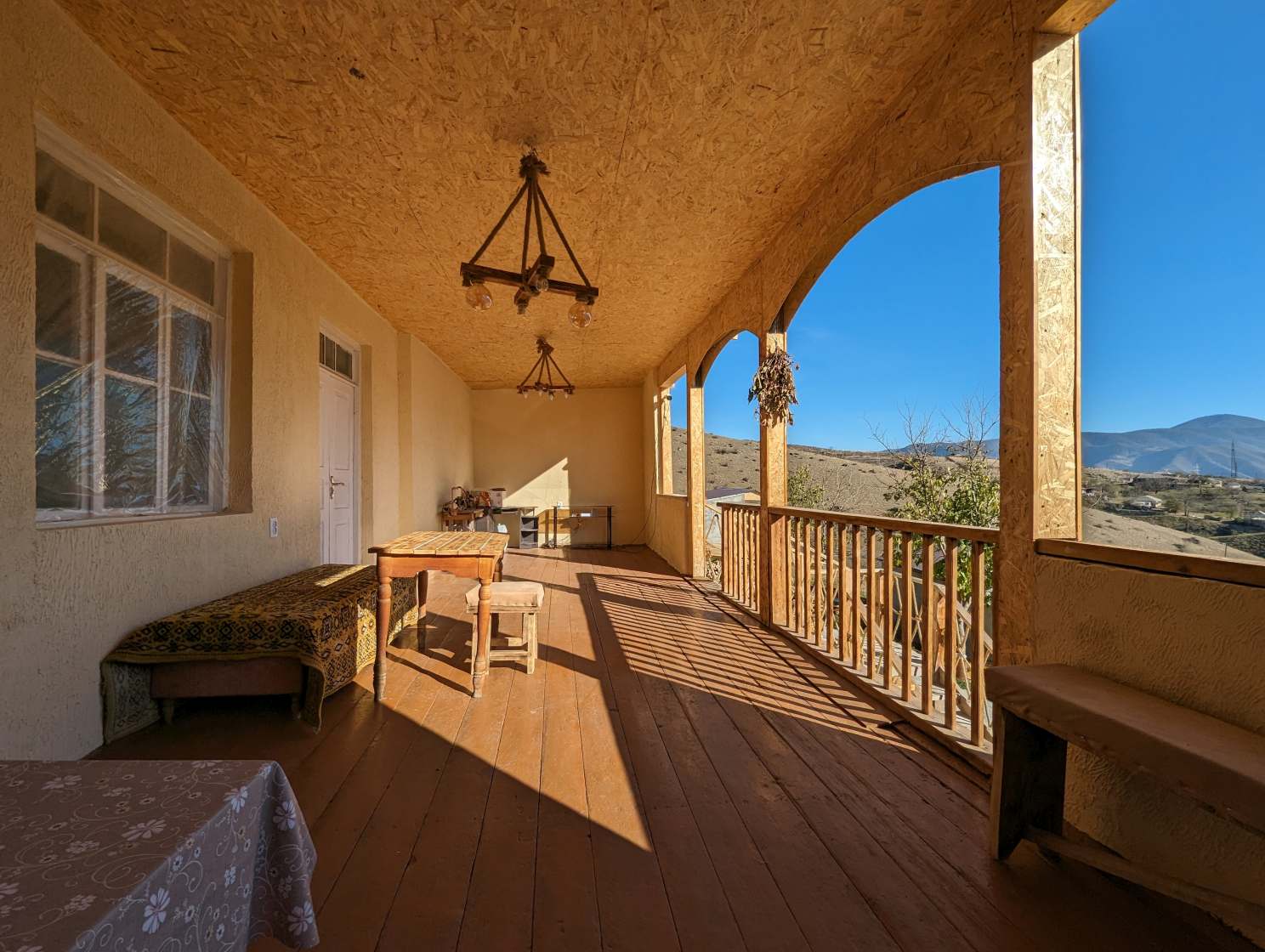 Койко-место в номере с видом на горы с четырьмя кроватями