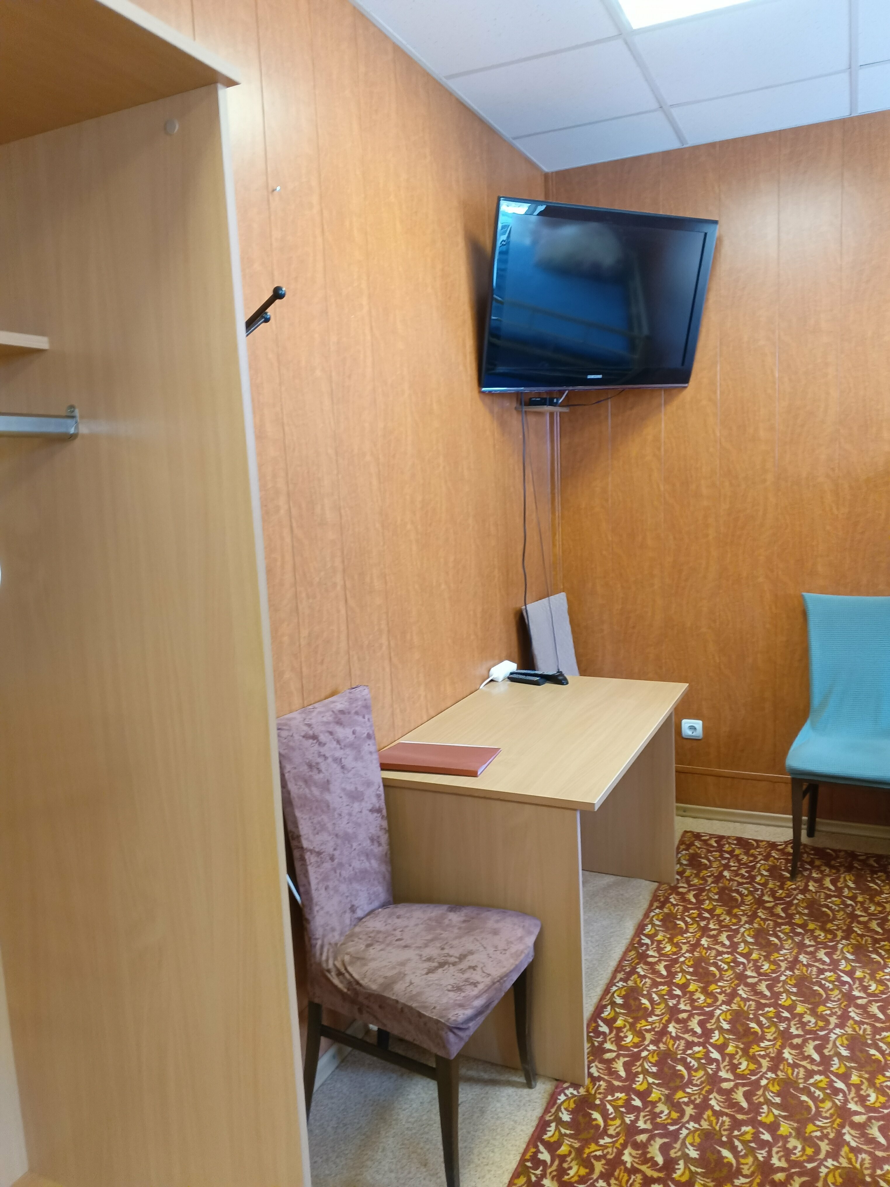 Кровать в общем 8-местном номере