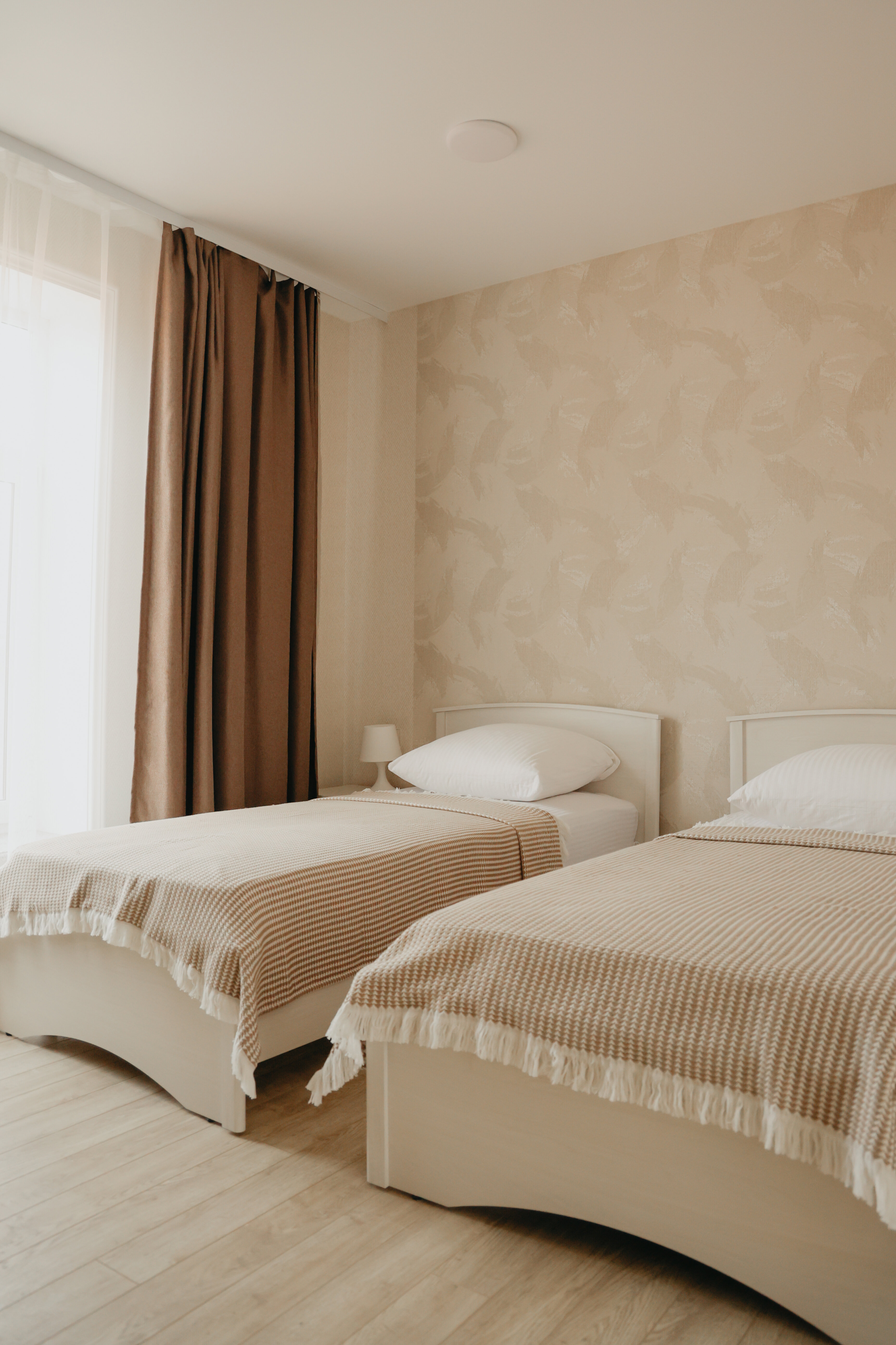 Просторный двухместный номер с 2 отдельными кроватями